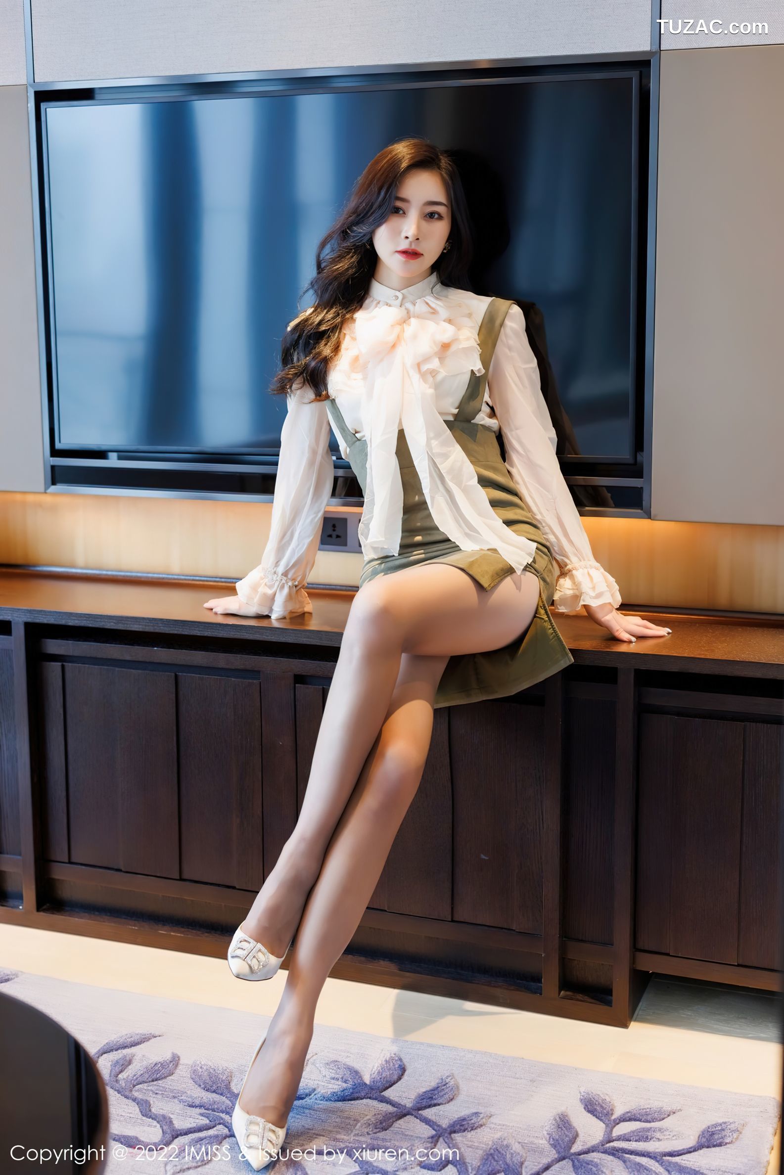 IMiss爱蜜社-664-Vanessa-白衣暗绿短裙蕾丝内衣肉丝-2022.02.14