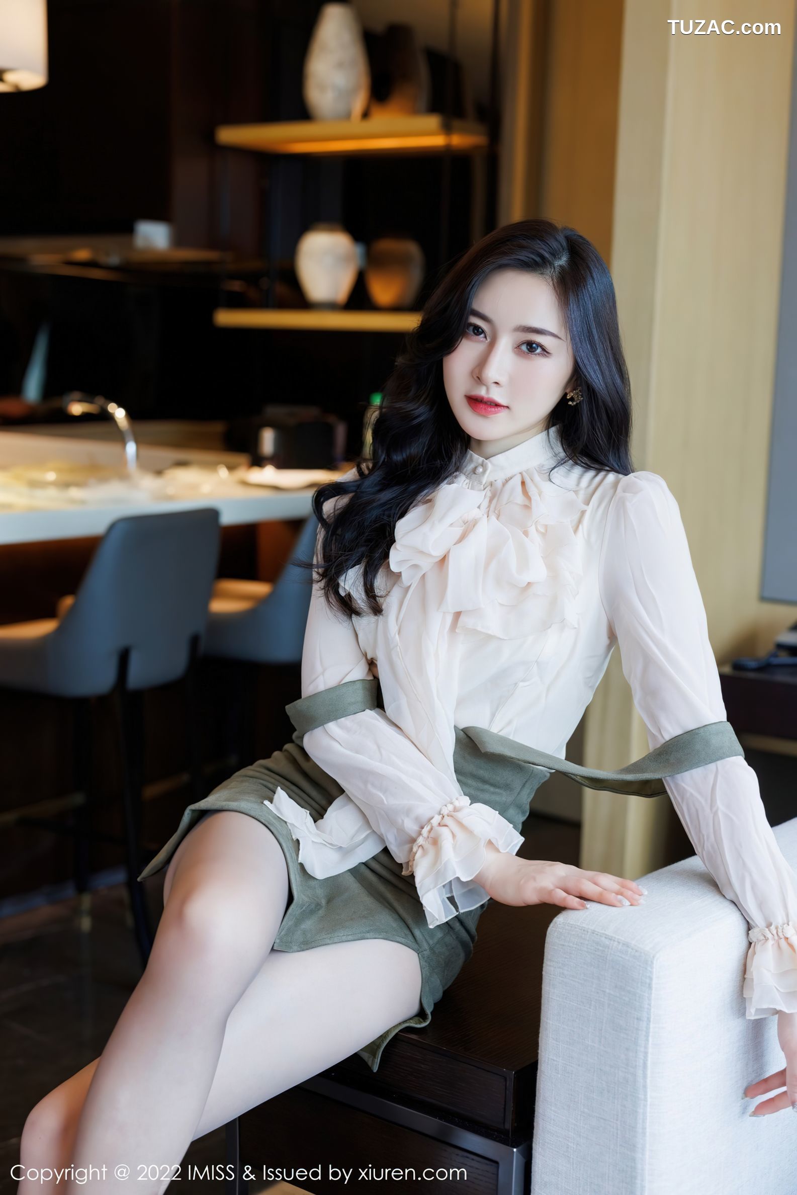 IMiss爱蜜社-664-Vanessa-白衣暗绿短裙蕾丝内衣肉丝-2022.02.14