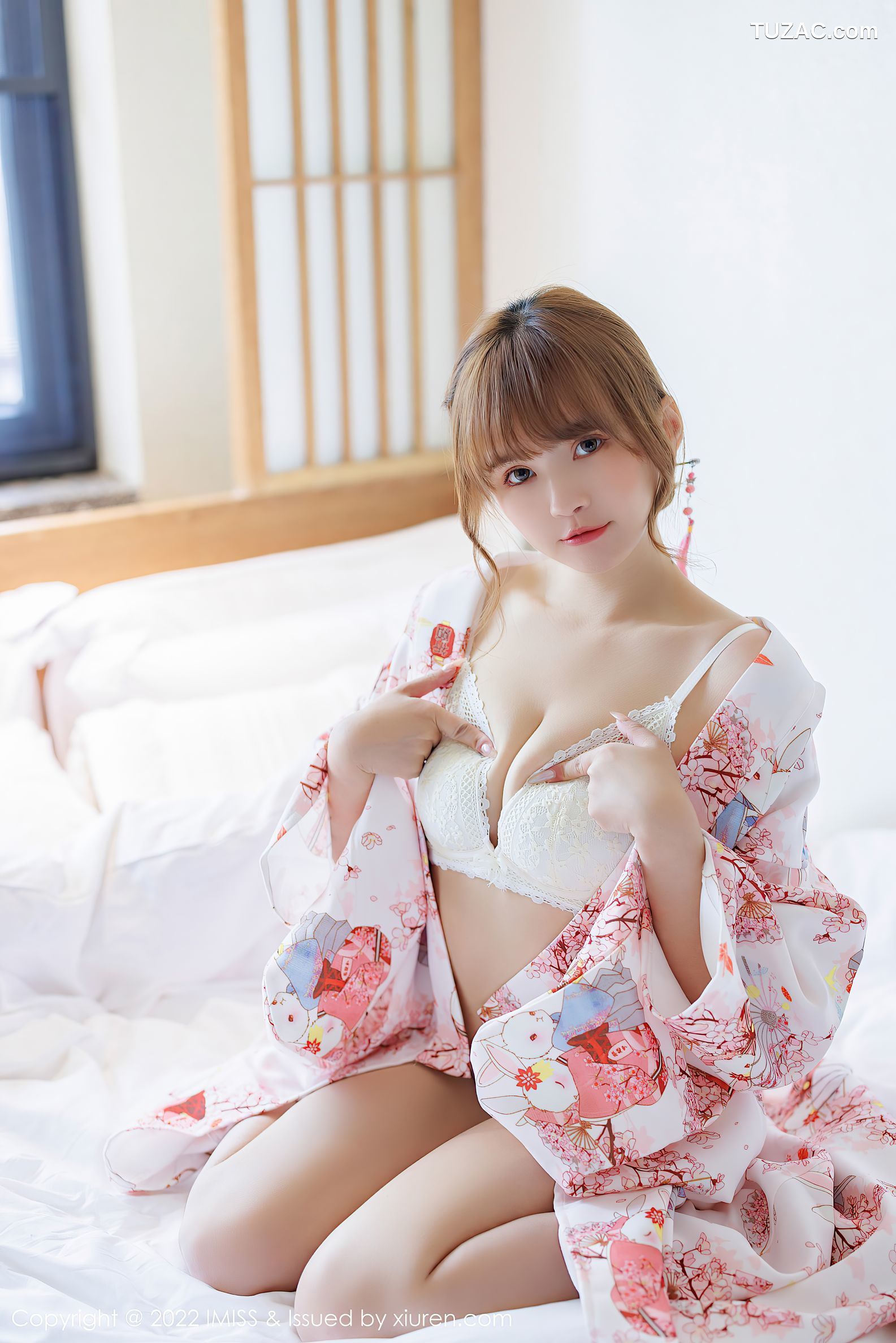 IMiss爱蜜社-676-张思允Nice-云南心愿旅拍白色红碎花和服蕾丝内衣-2022.04.07
