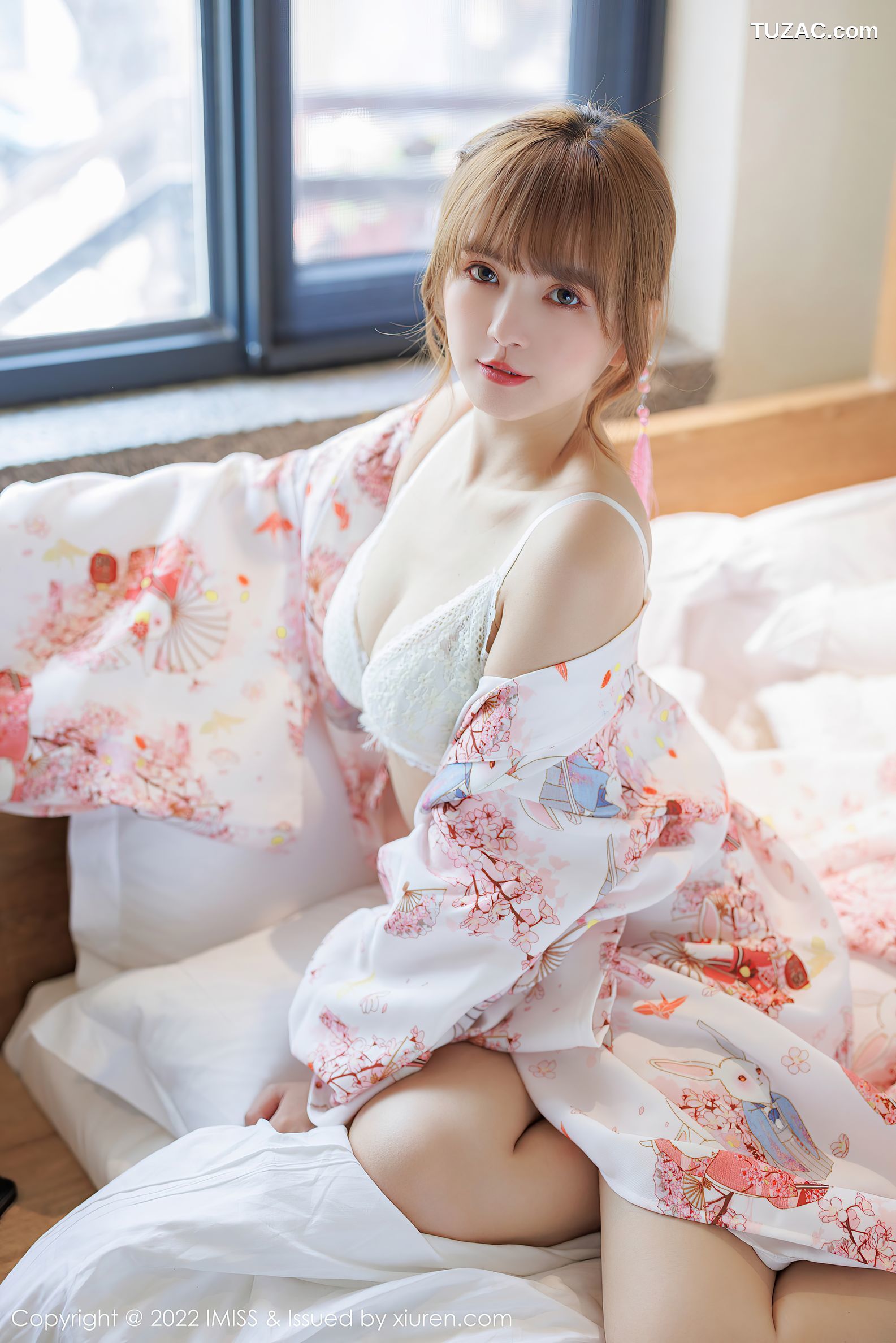 IMiss爱蜜社-676-张思允Nice-云南心愿旅拍白色红碎花和服蕾丝内衣-2022.04.07