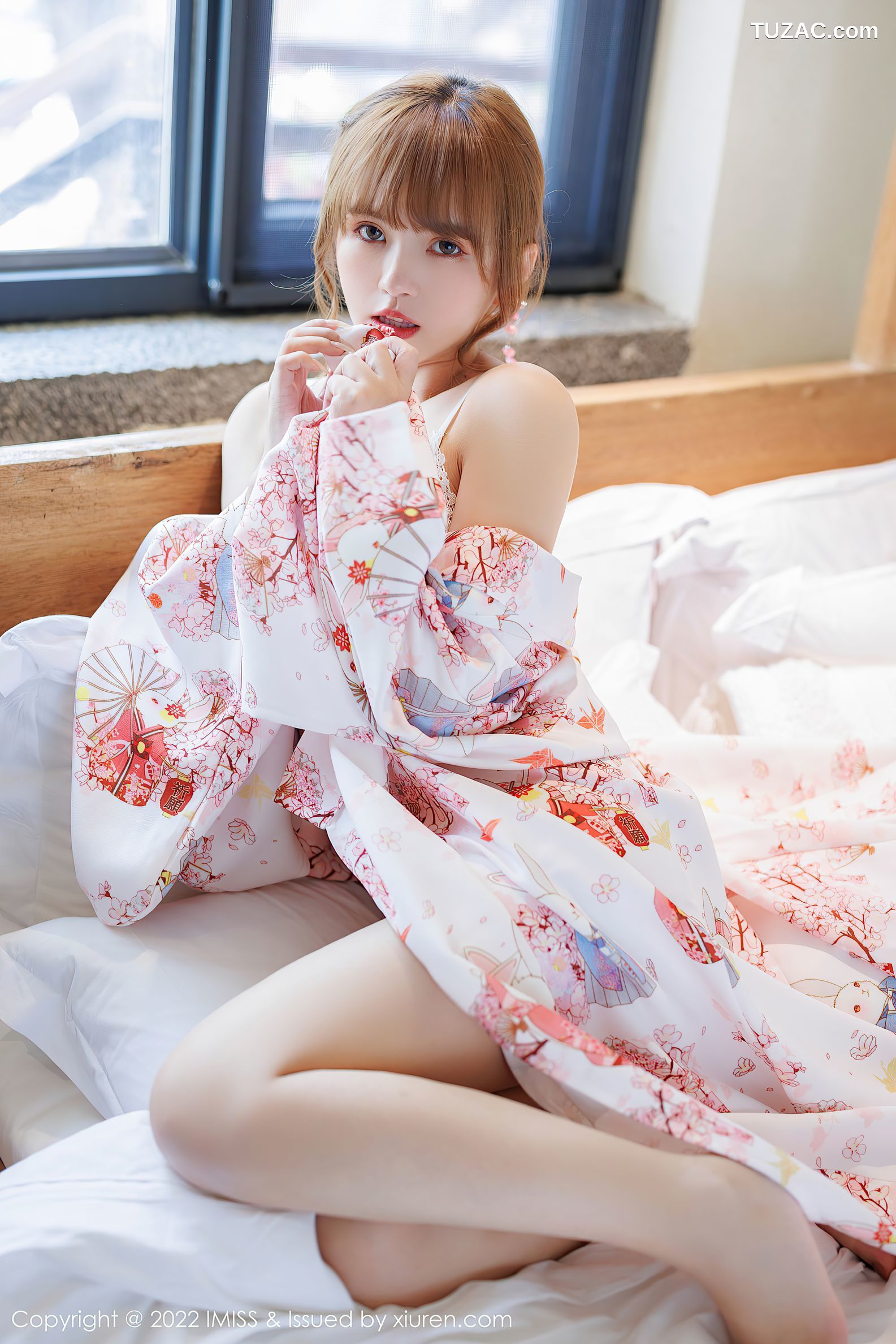 IMiss爱蜜社-676-张思允Nice-云南心愿旅拍白色红碎花和服蕾丝内衣-2022.04.07