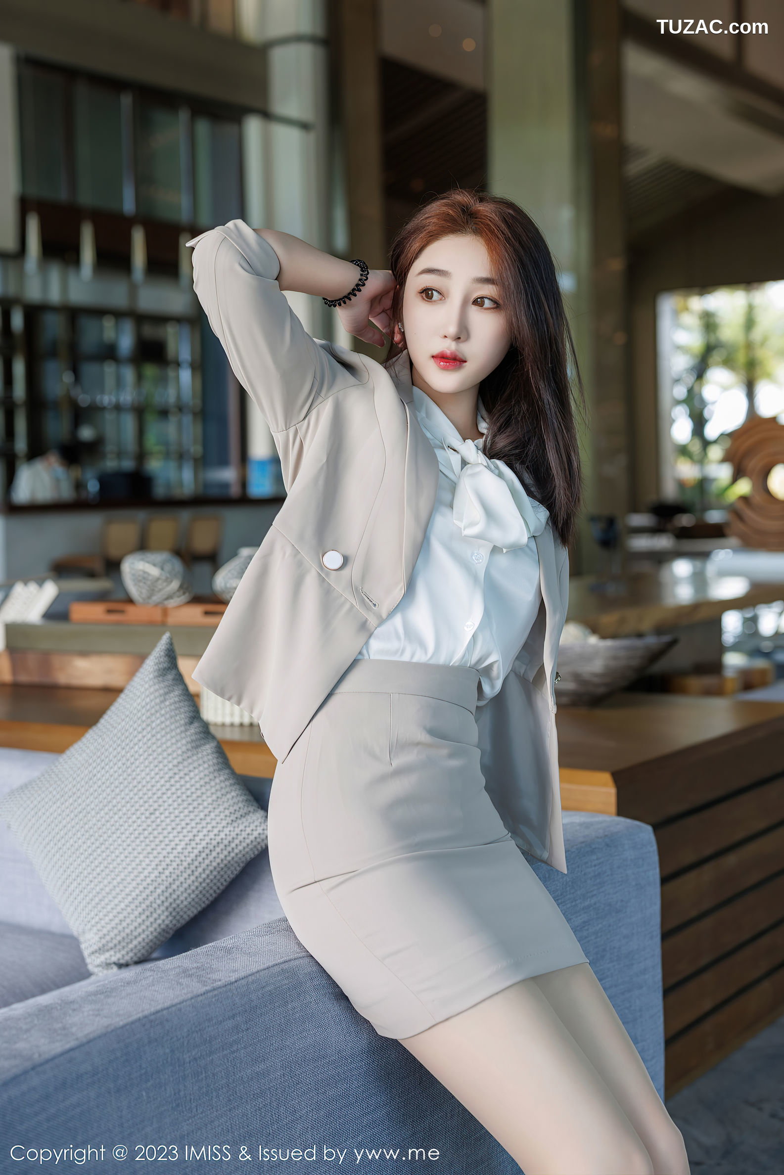 IMiss爱蜜社-735-九月生-灰色职业装红色蕾丝内衣-2023.07.03