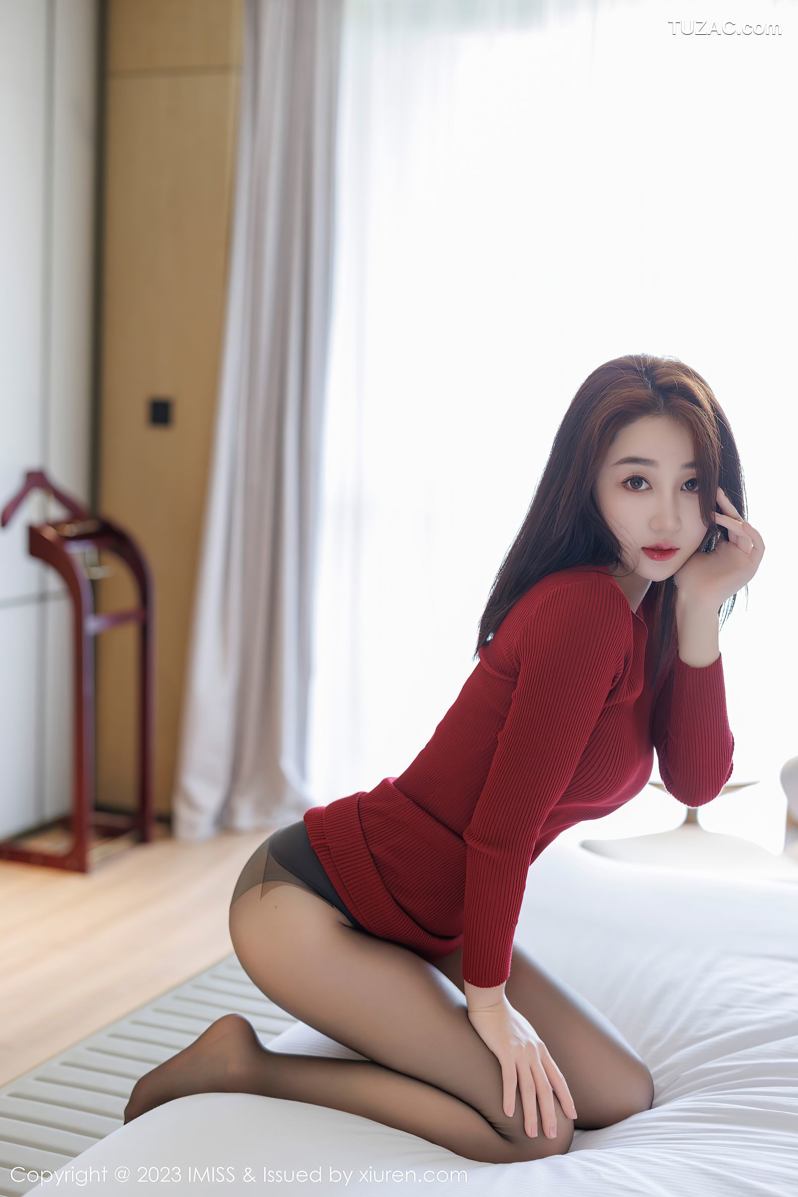 IMiss爱蜜社-738-九月生-红色连衣短裙黑丝-2023.08.01