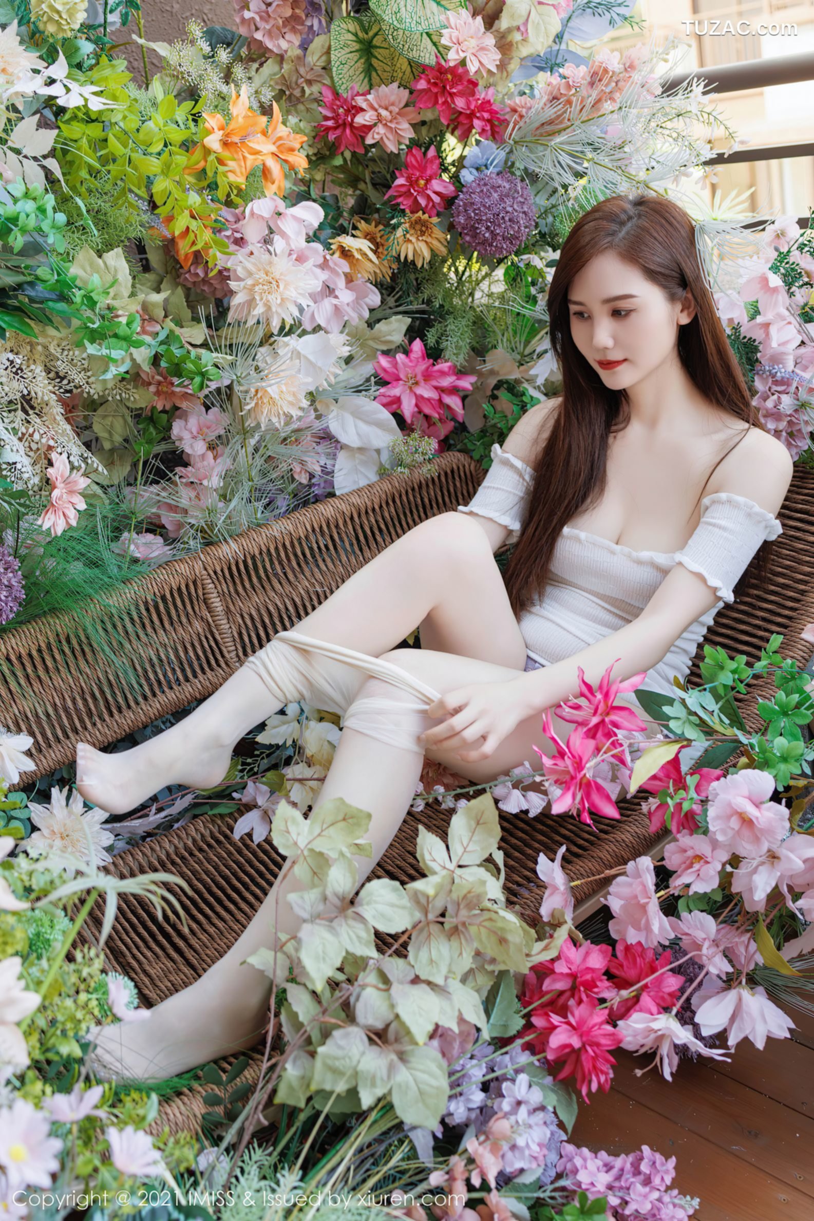 IMiss爱蜜社-761-SISY思-白色露肩连衣短裙紫色蕾丝内衣-2023.12.11