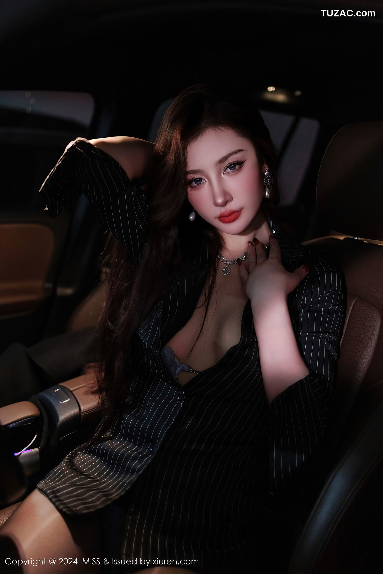 IMiss爱蜜社-768-蕾蕾醒了没-黑大衣车内露出-2024.03.20