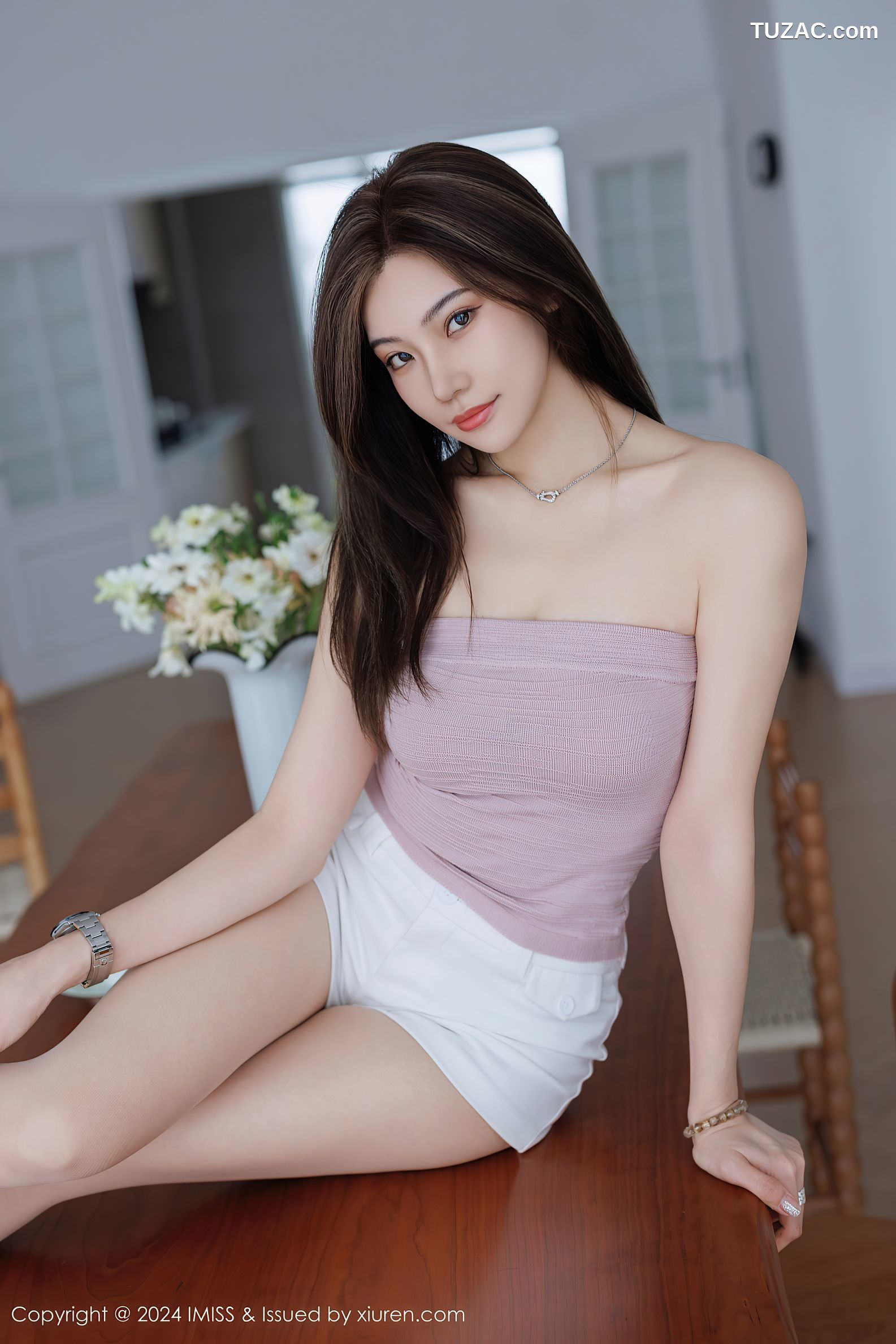 IMiss爱蜜社-771-小狐狸Kathryn-淡粉抹胸白短裤淡粉内衣-2024.05.09