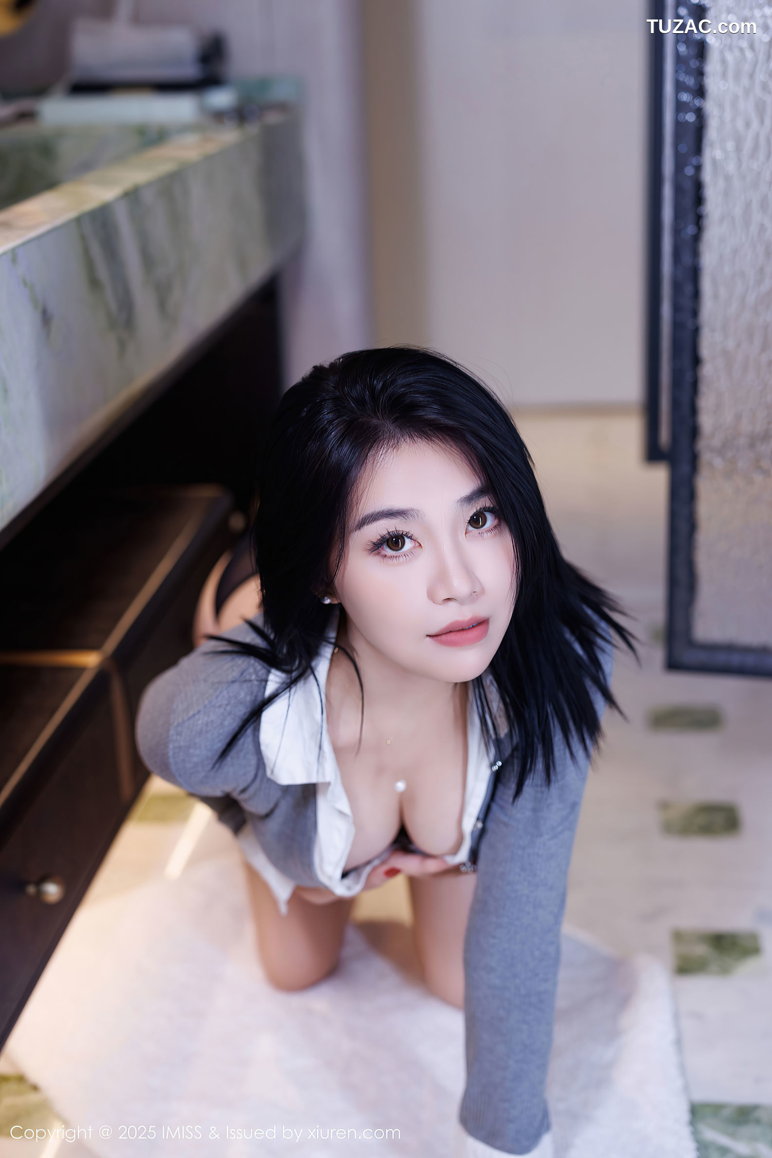 IMiss爱蜜社-784-许诺Sabrina灰衫暗粉色短裙-2025.01.23