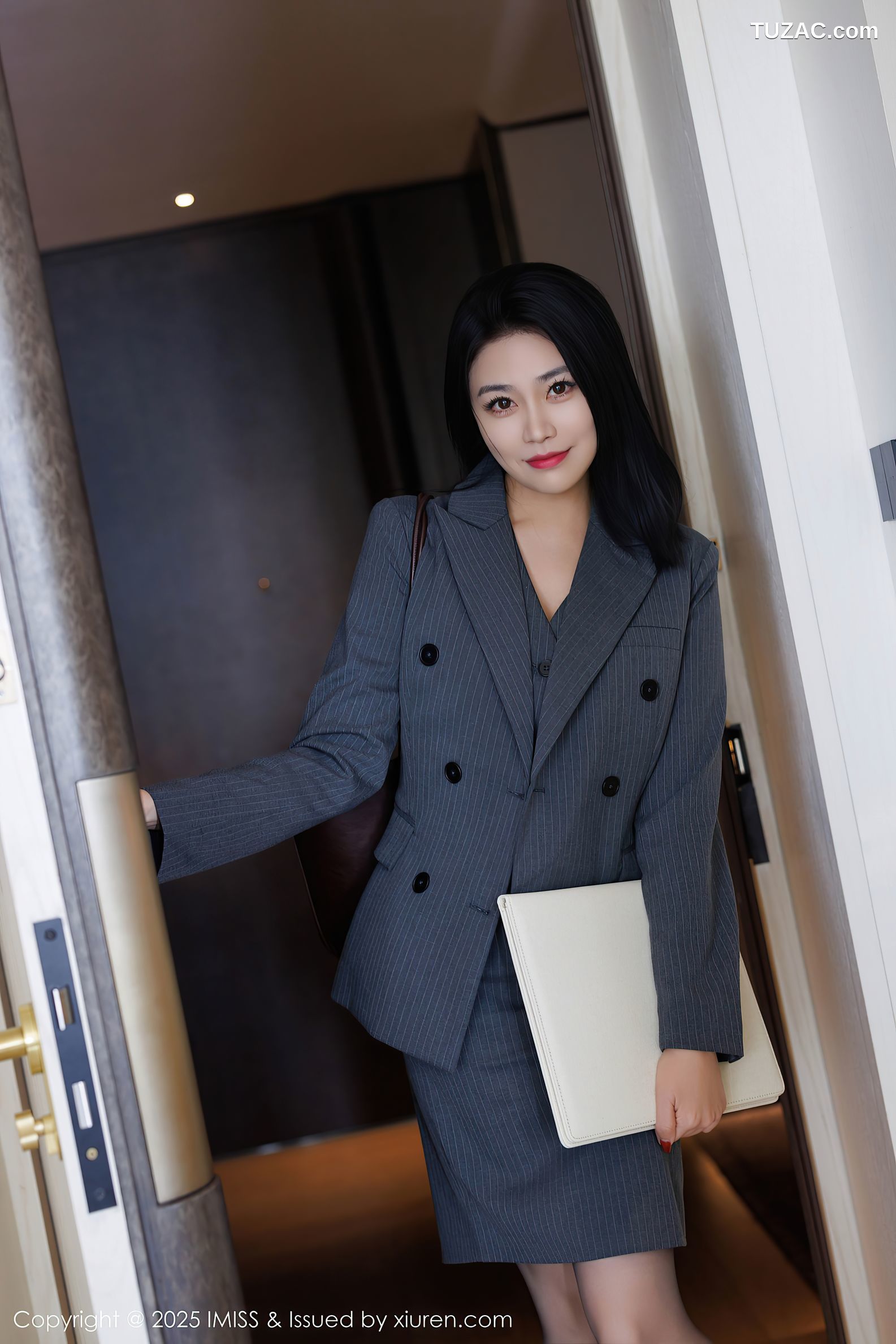 IMiss爱蜜社-787-许诺Sabrina-OL深灰裙装黑丝红色内衣-2025.03.19