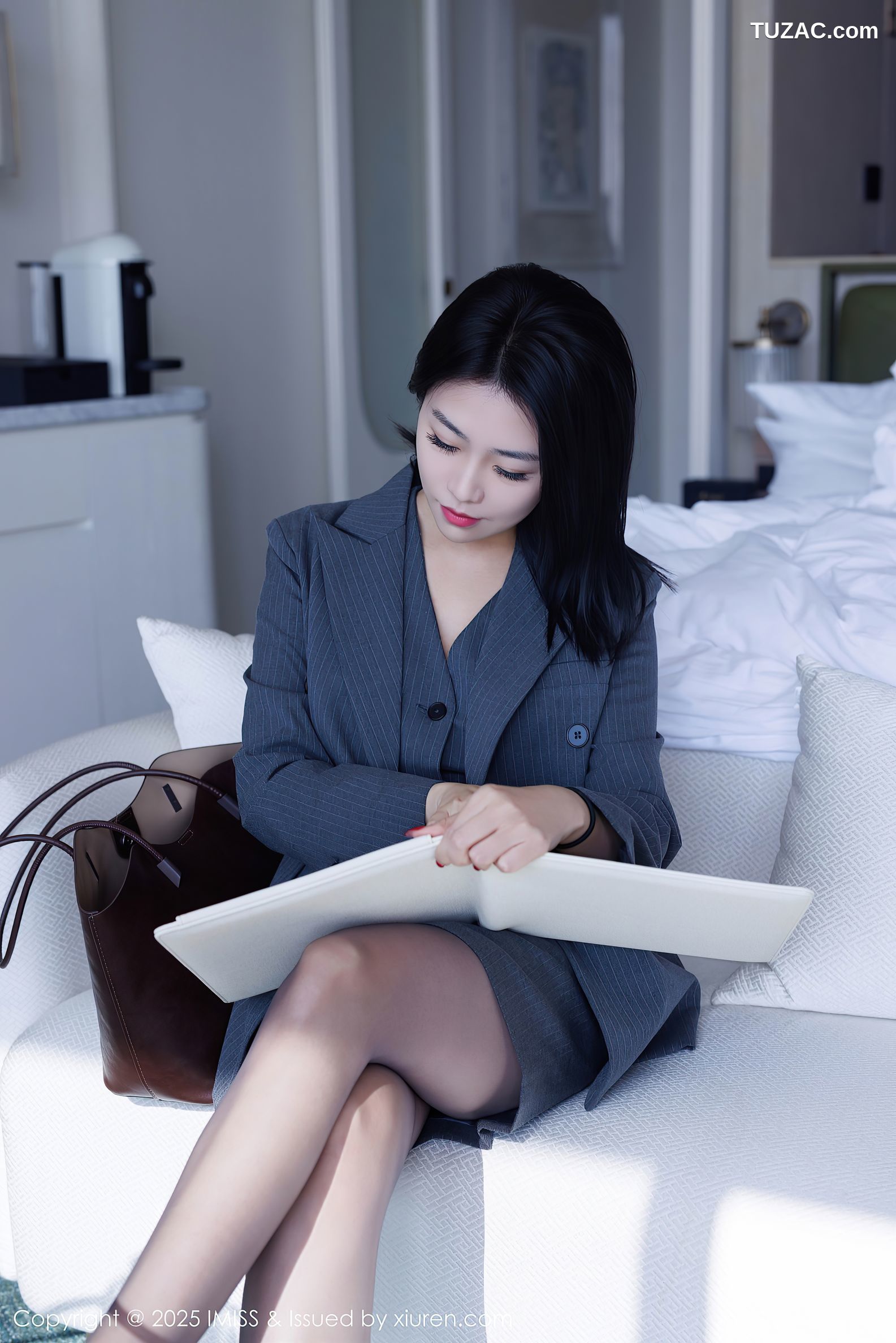 IMiss爱蜜社-787-许诺Sabrina-OL深灰裙装黑丝红色内衣-2025.03.19