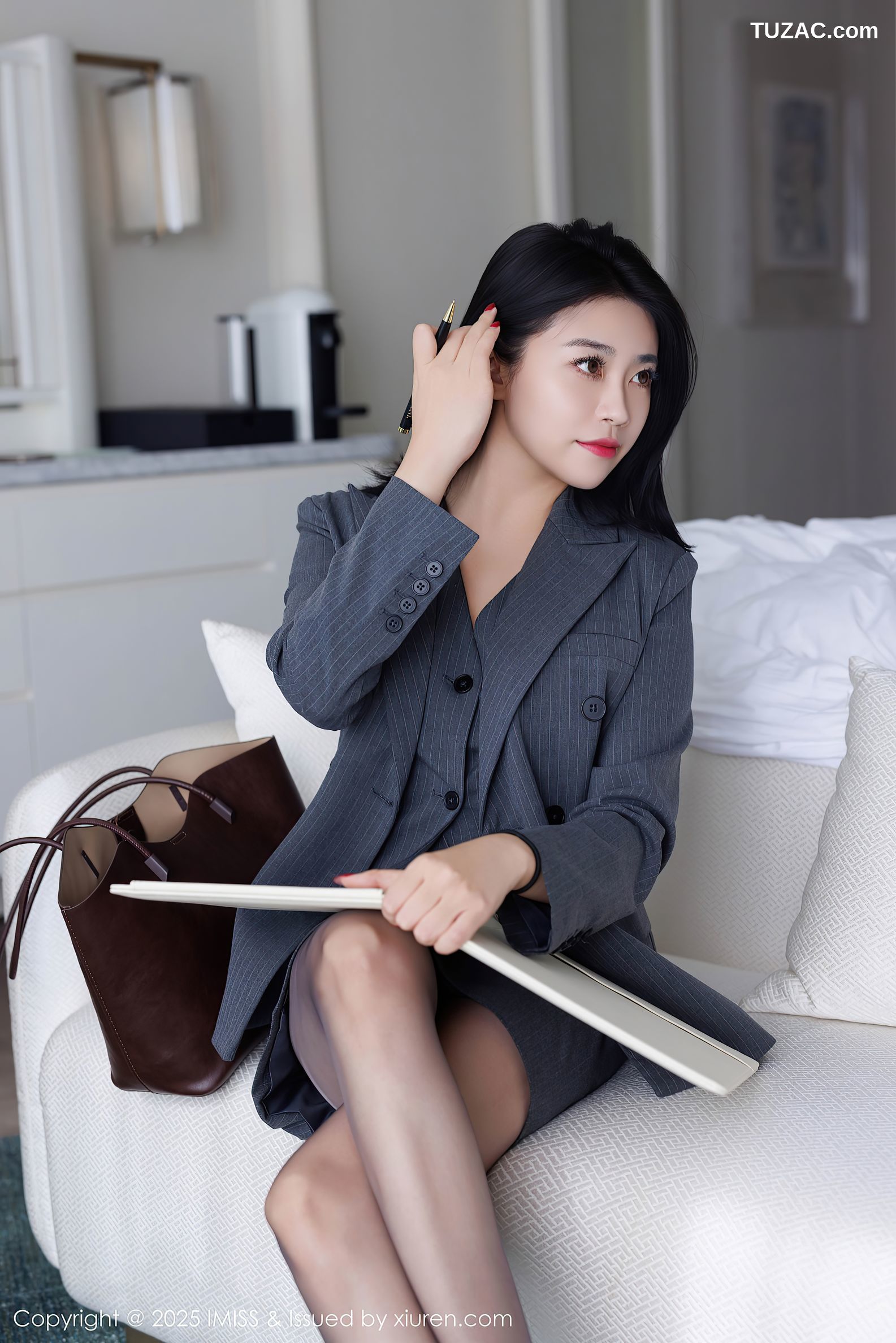 IMiss爱蜜社-787-许诺Sabrina-OL深灰裙装黑丝红色内衣-2025.03.19