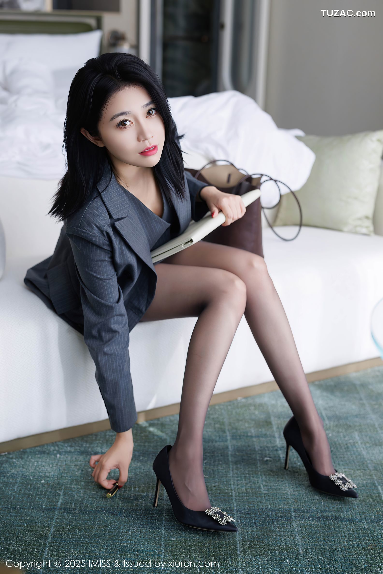 IMiss爱蜜社-787-许诺Sabrina-OL深灰裙装黑丝红色内衣-2025.03.19