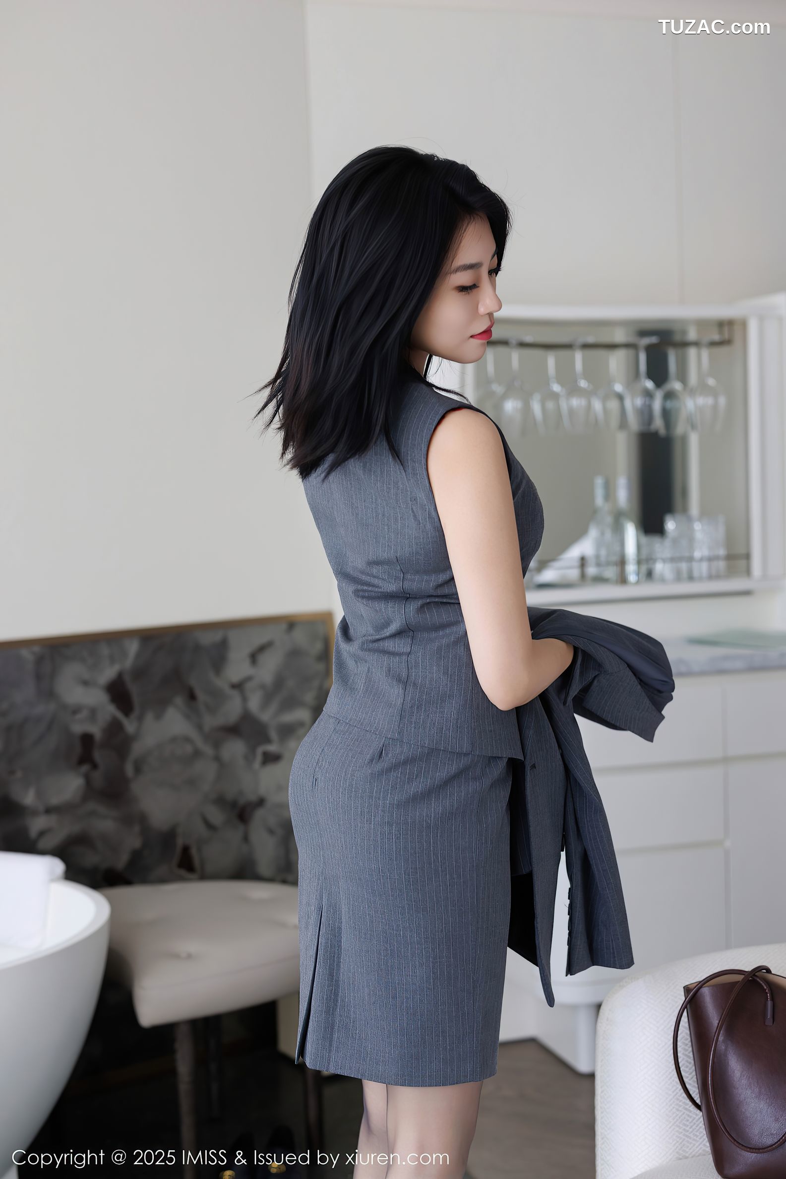 IMiss爱蜜社-787-许诺Sabrina-OL深灰裙装黑丝红色内衣-2025.03.19