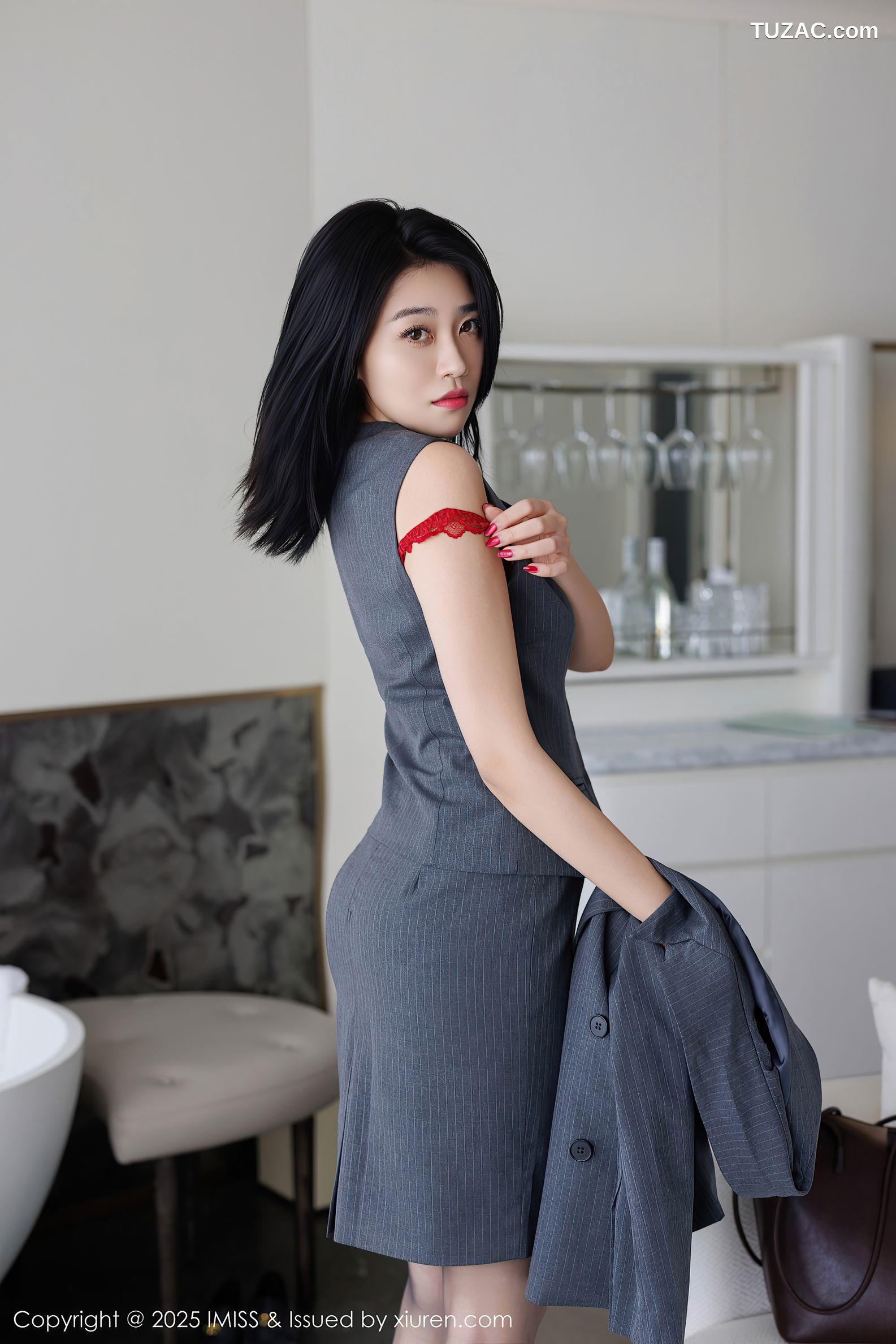 IMiss爱蜜社-787-许诺Sabrina-OL深灰裙装黑丝红色内衣-2025.03.19