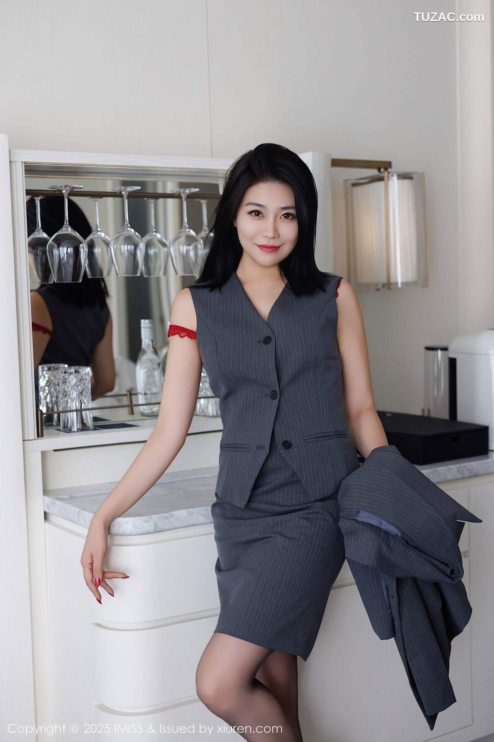 IMiss爱蜜社-787-许诺Sabrina-OL深灰裙装黑丝红色内衣-2025.03.19