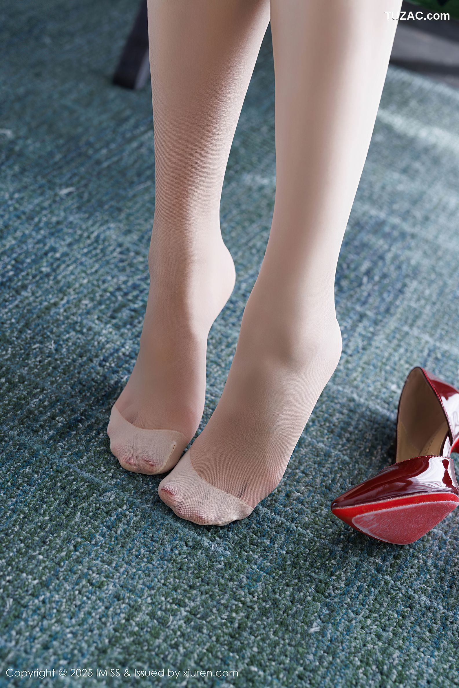 IMiss爱蜜社-789-许诺Sabrina-灰色包臀裙写真-2025.04.16