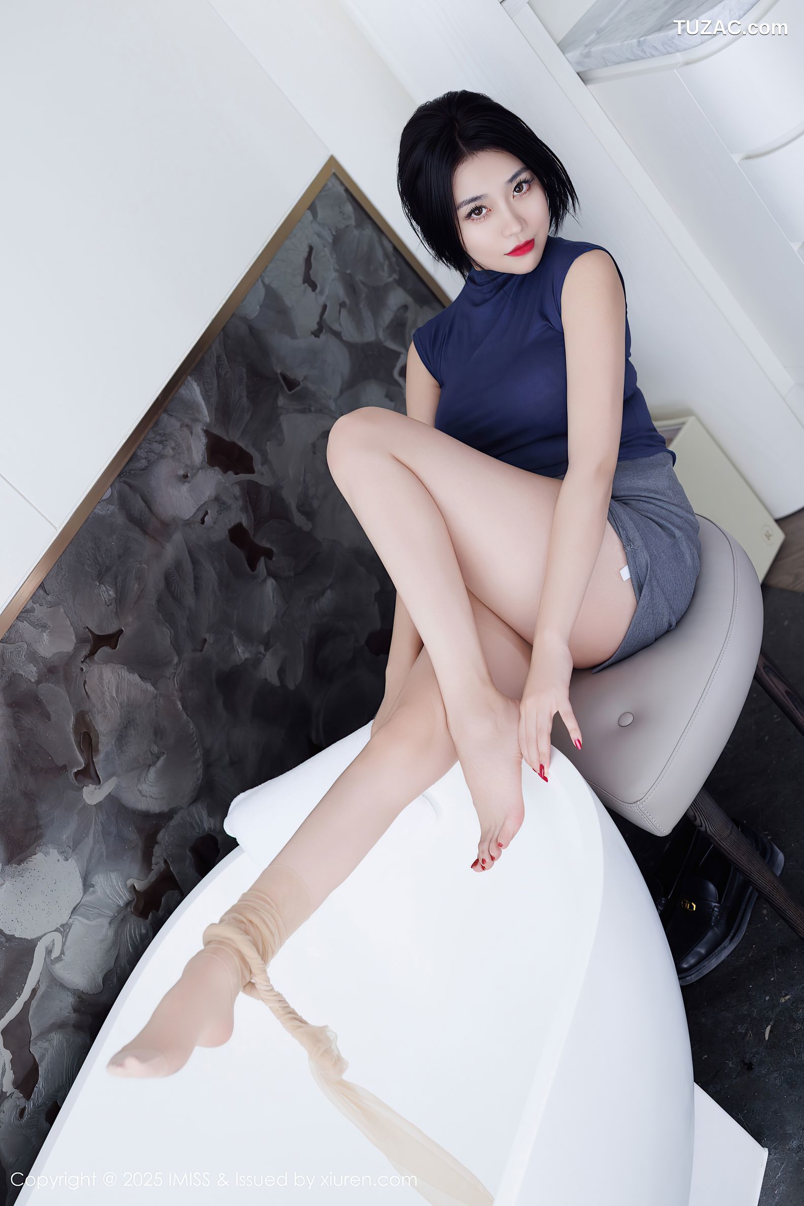 IMiss爱蜜社-789-许诺Sabrina-灰色包臀裙写真-2025.04.16