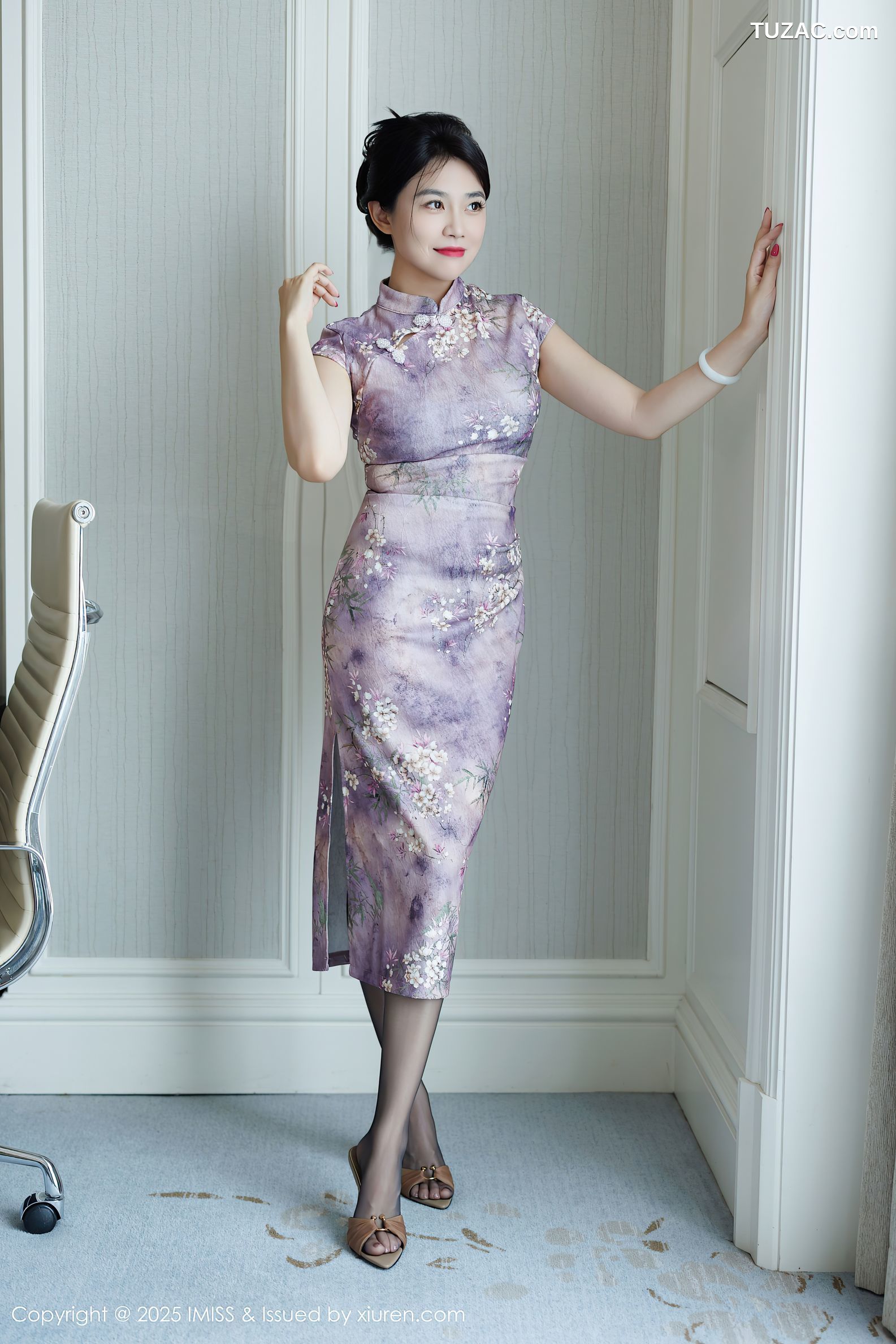 IMiss爱蜜社-791-许诺Sabrina-紫色旗袍魅惑黑丝-2025.05.21