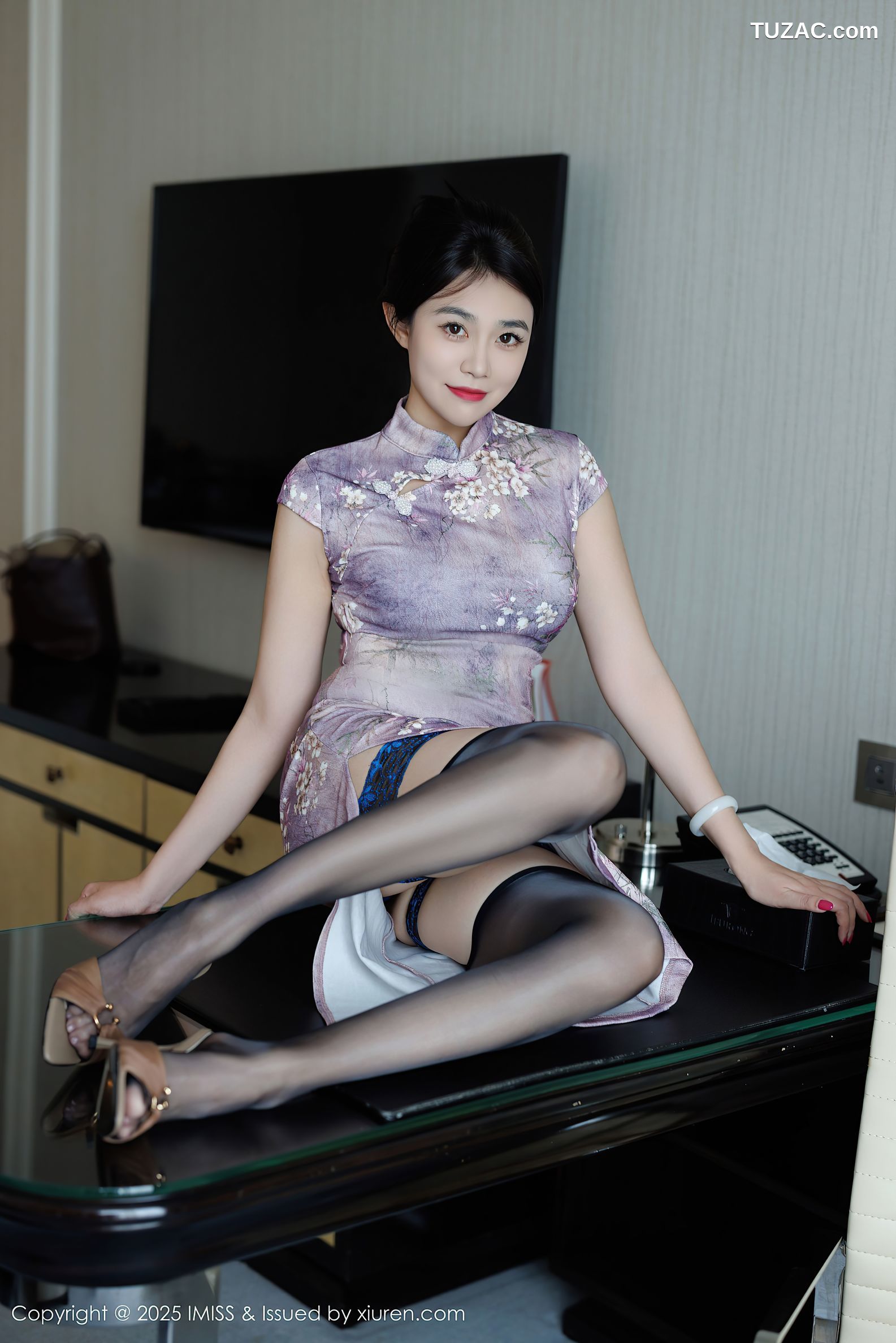 IMiss爱蜜社-791-许诺Sabrina-紫色旗袍魅惑黑丝-2025.05.21