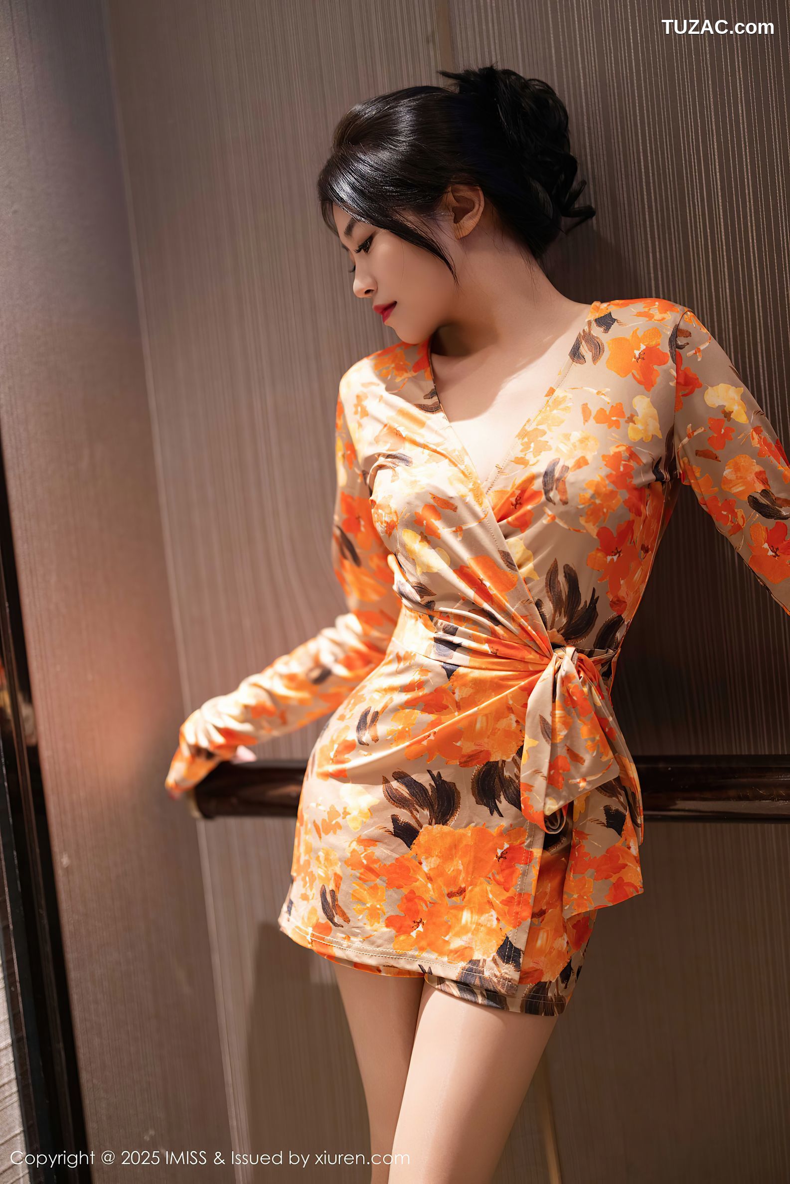 IMiss爱蜜社-796-许诺Sabrina-连衣短裙肉色丝袜-2025.07.21