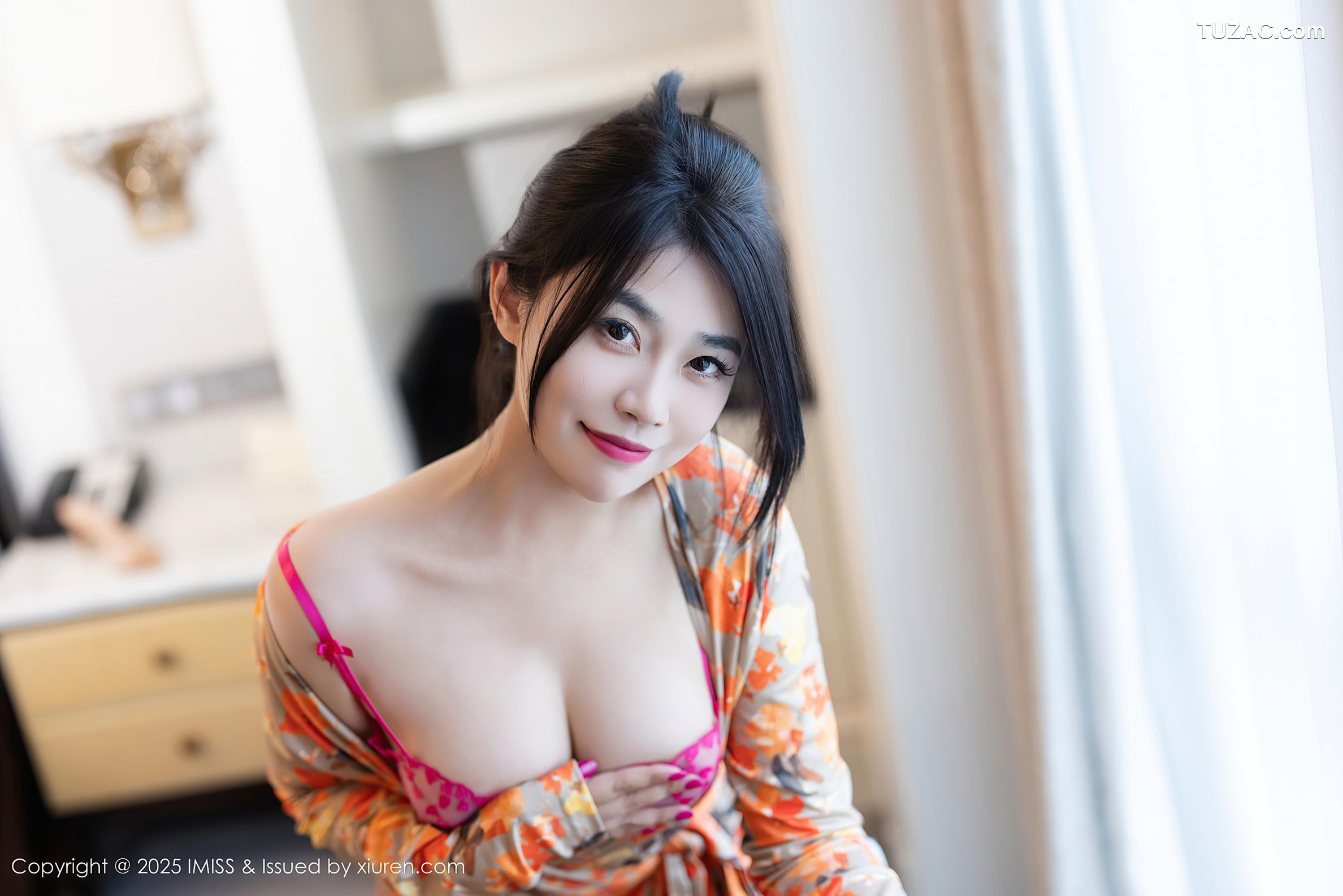 IMiss爱蜜社-796-许诺Sabrina-连衣短裙肉色丝袜-2025.07.21