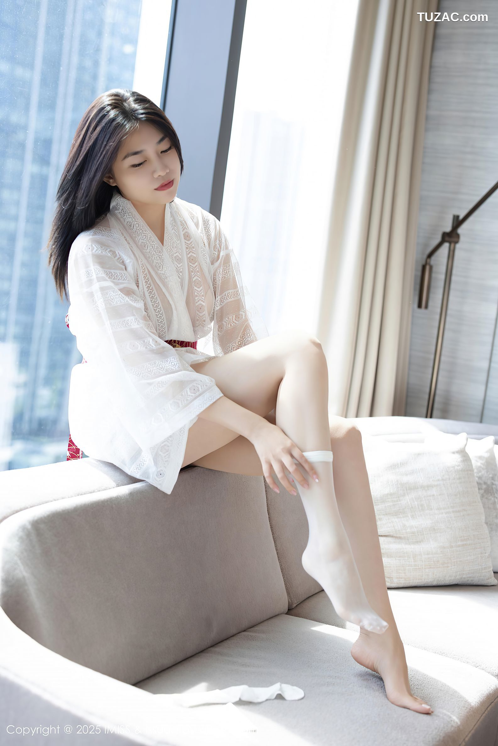 IMiss爱蜜社-798-许诺Sabrina-轻透白纱衣美眸美腿-2025.08.14