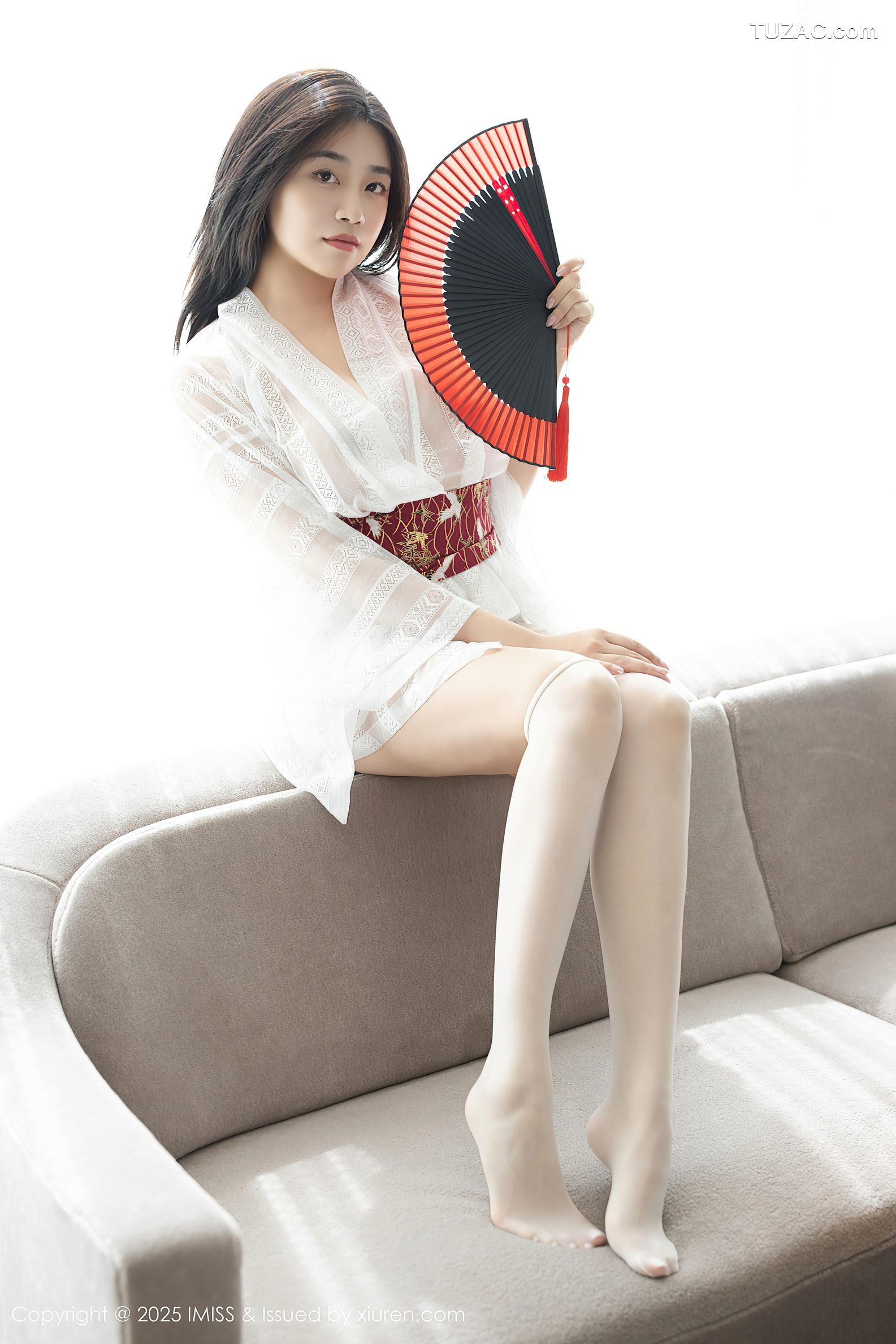 IMiss爱蜜社-798-许诺Sabrina-轻透白纱衣美眸美腿-2025.08.14