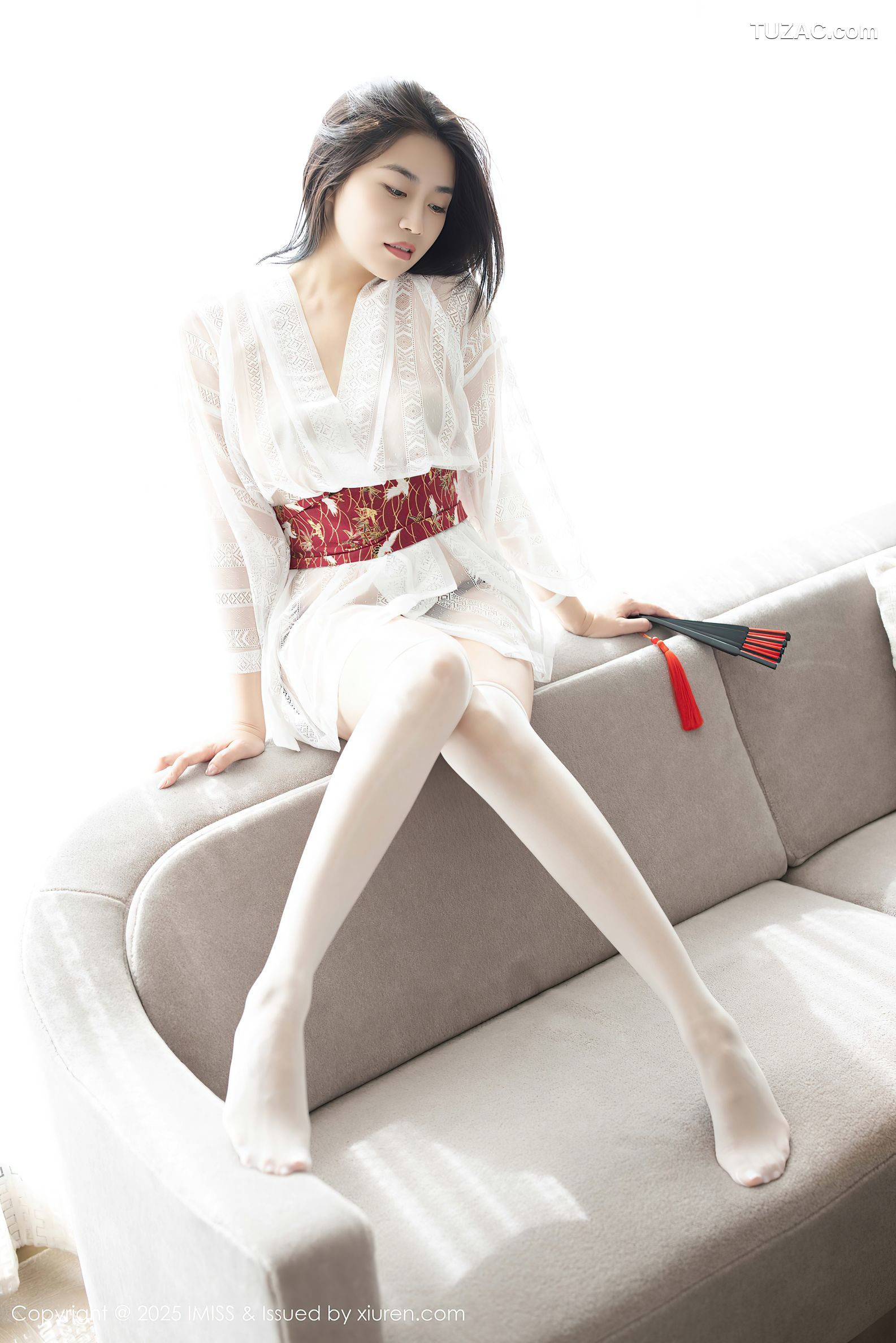 IMiss爱蜜社-798-许诺Sabrina-轻透白纱衣美眸美腿-2025.08.14