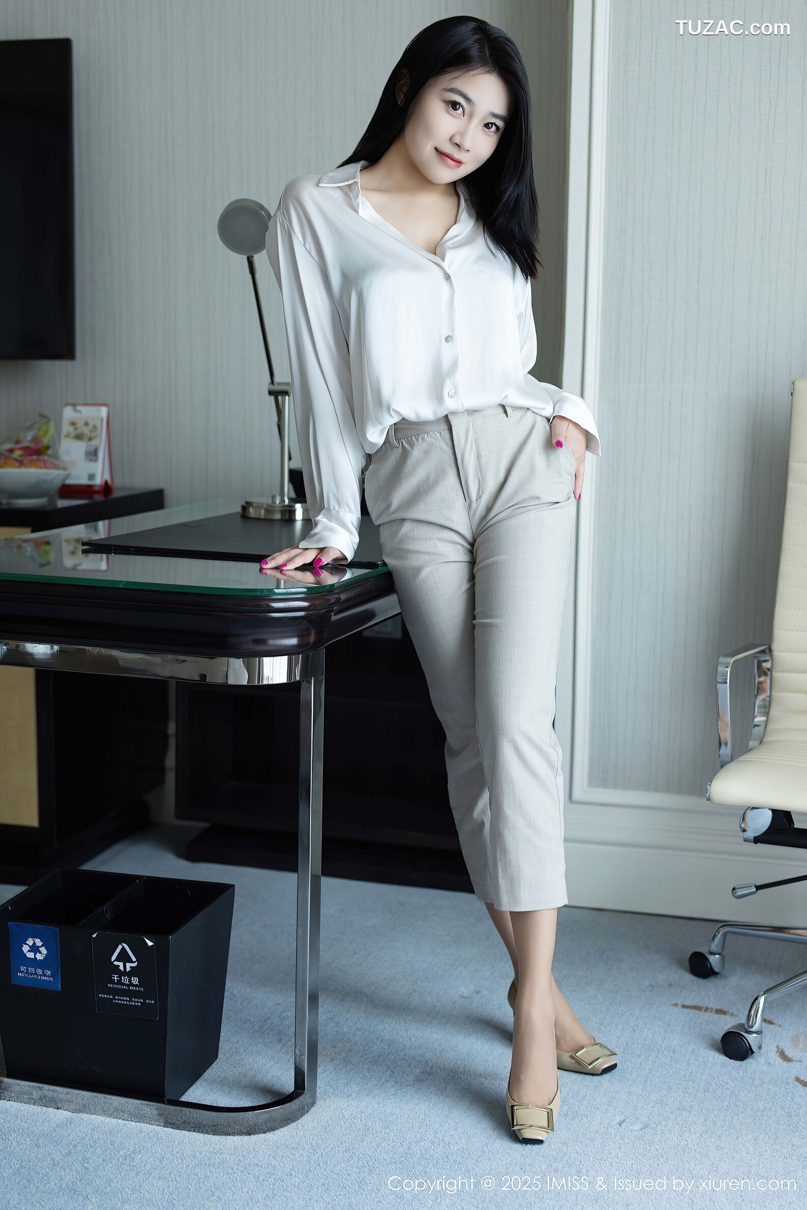 IMiss爱蜜社-800-许诺Sabrina-OL白衬衫浅灰长裤褐色内衣-2025.08.27