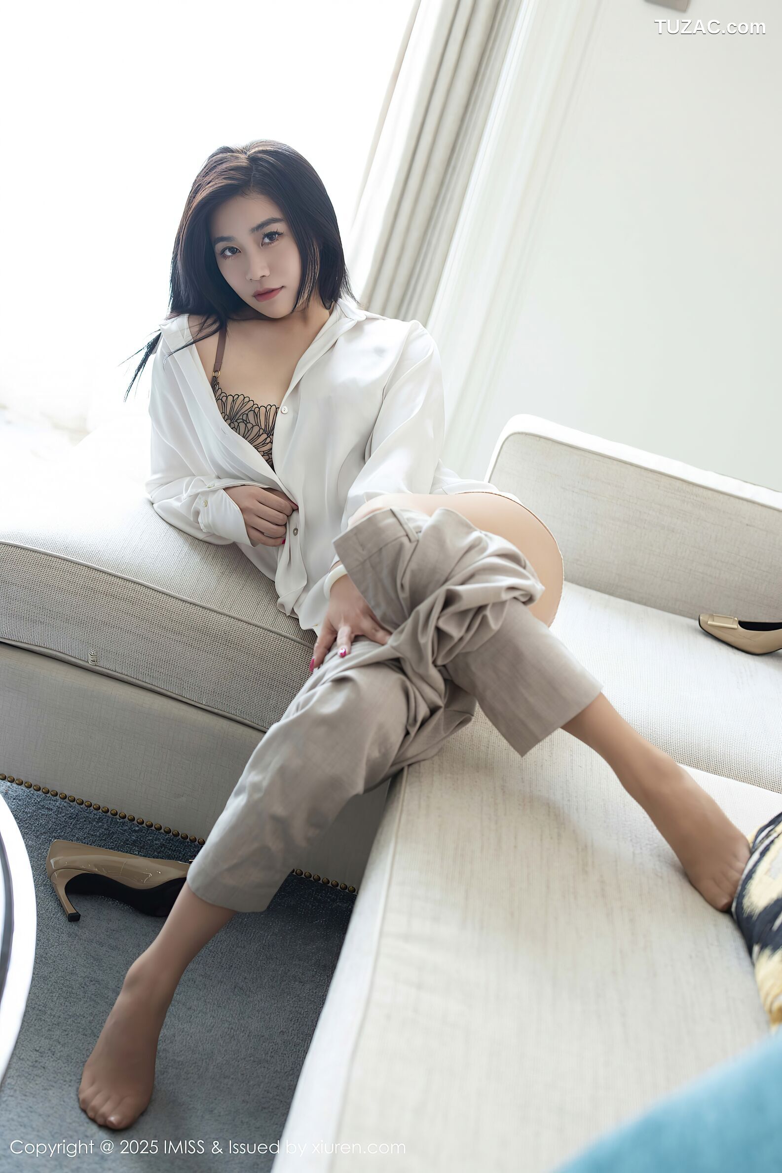 IMiss爱蜜社-800-许诺Sabrina-OL白衬衫浅灰长裤褐色内衣-2025.08.27