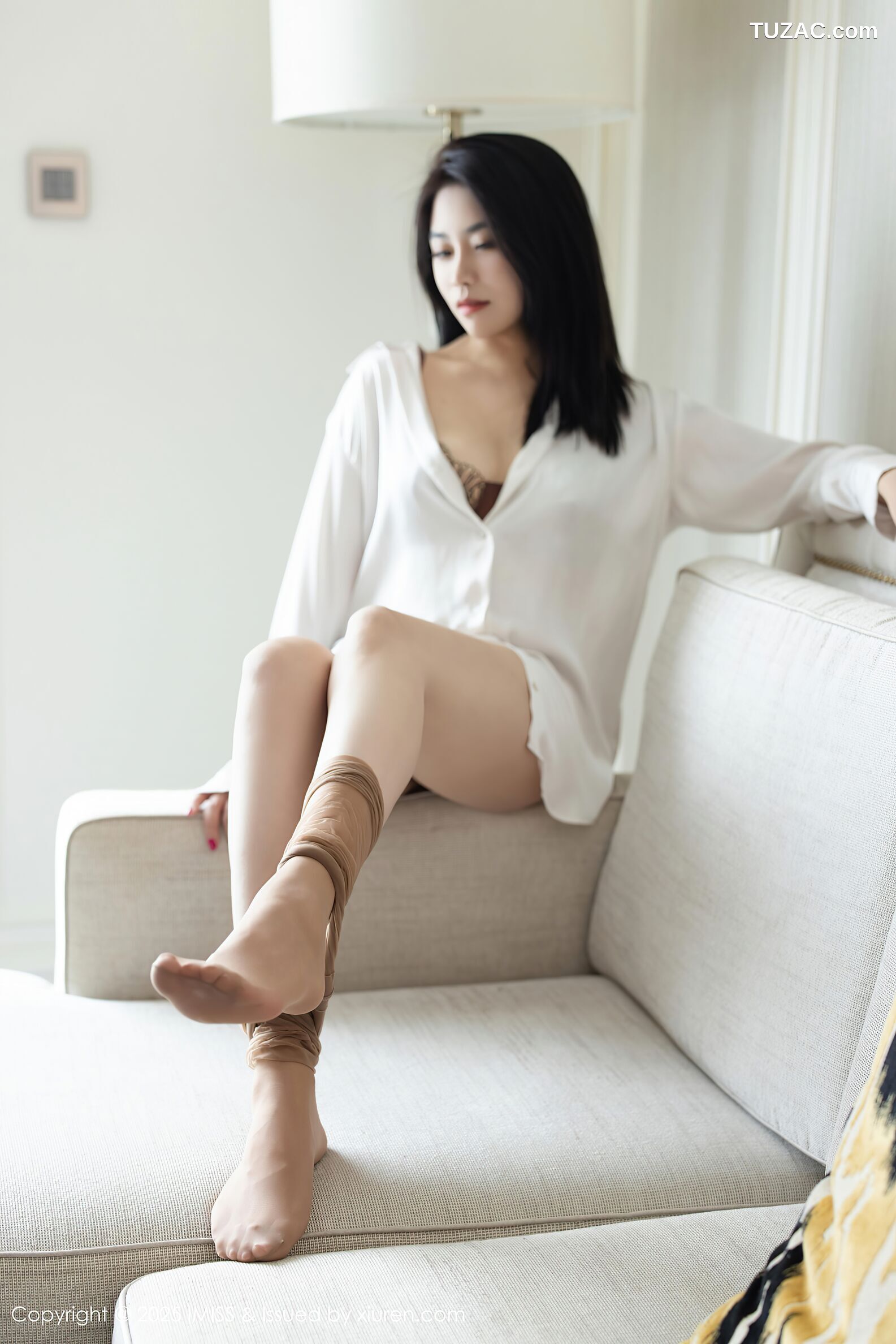 IMiss爱蜜社-800-许诺Sabrina-OL白衬衫浅灰长裤褐色内衣-2025.08.27