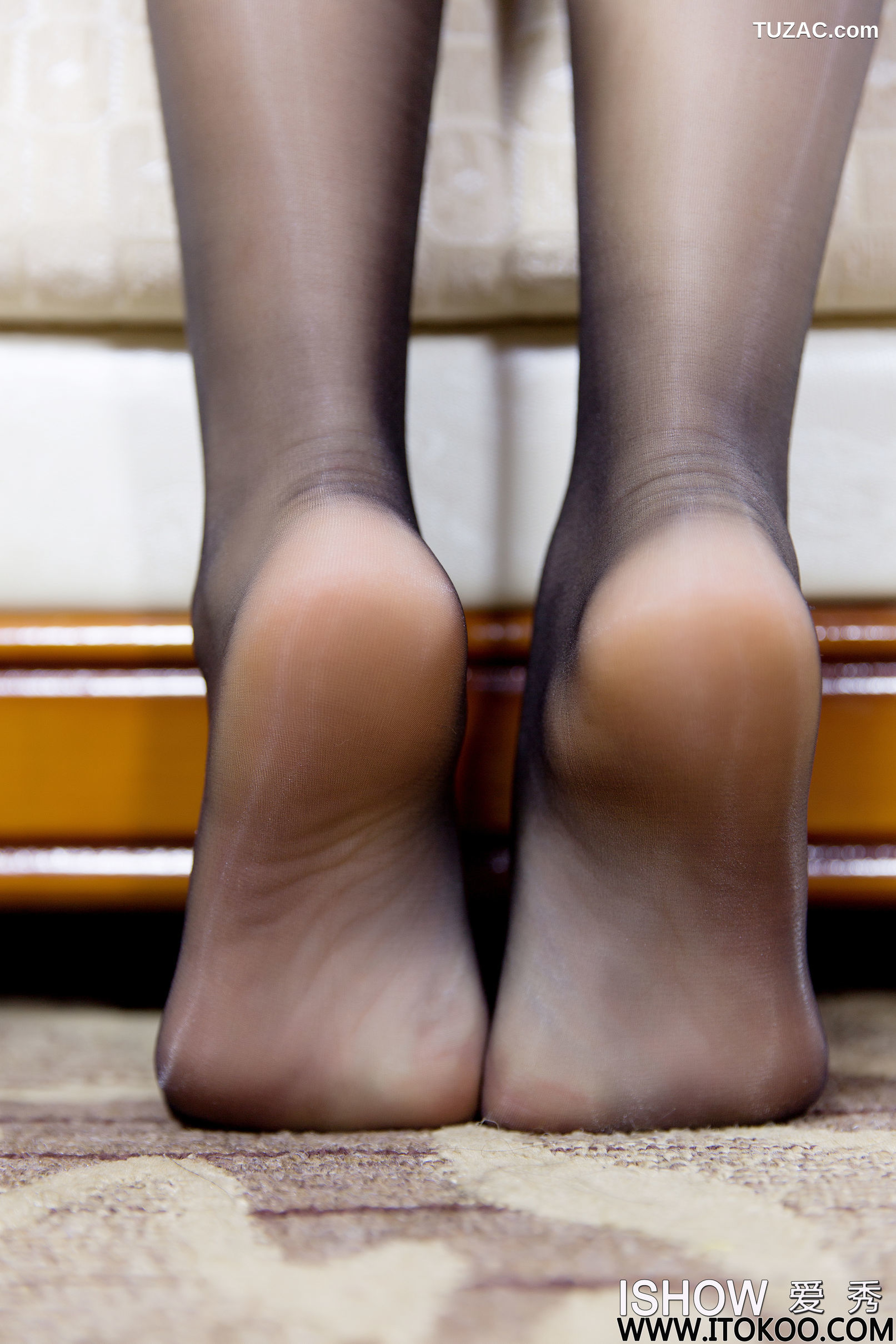 IShow爱秀-159-林琳Caroline-《黑丝美腿》