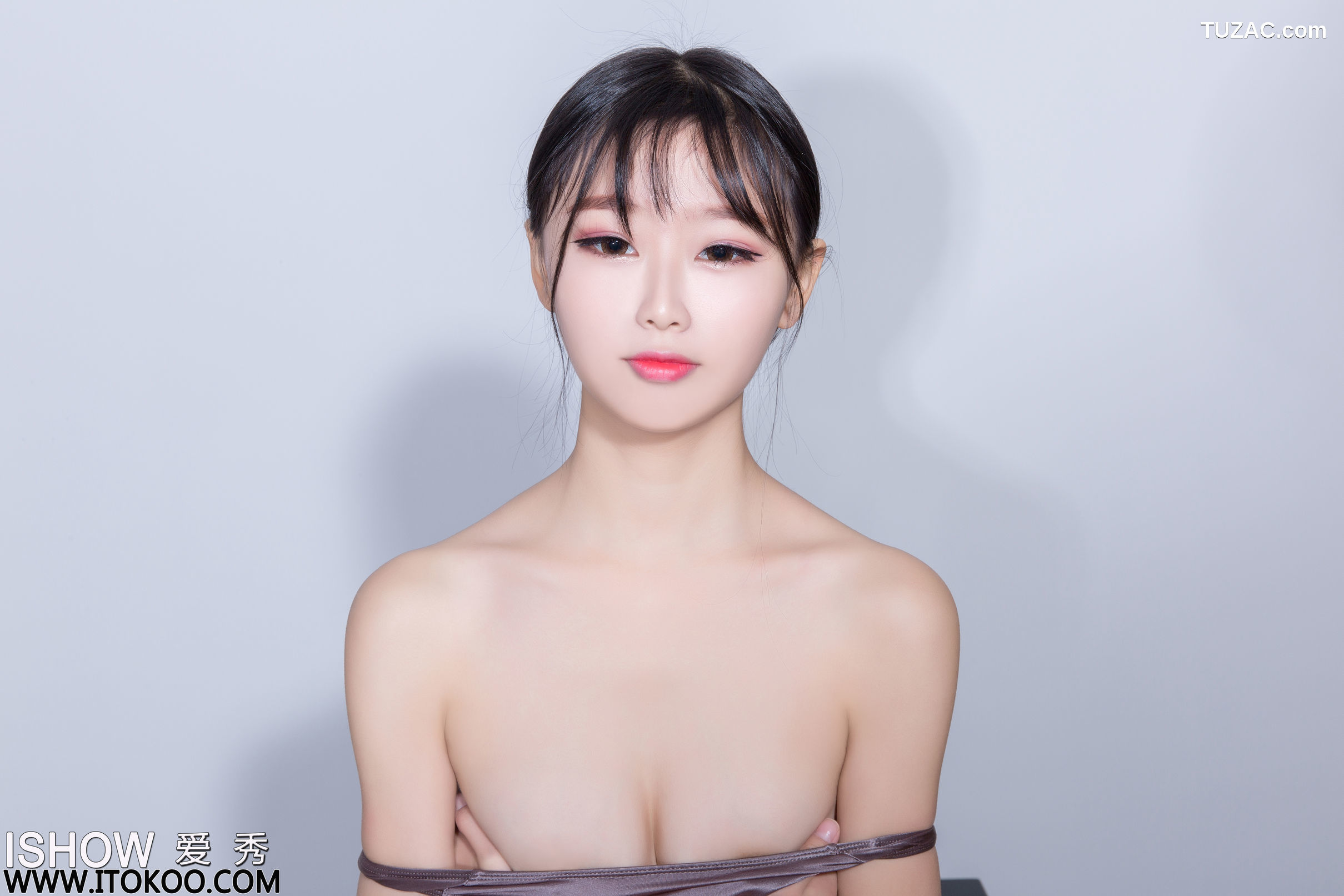 IShow爱秀-164-云曼音Merry-《紧身连体泳装-肉丝袜》