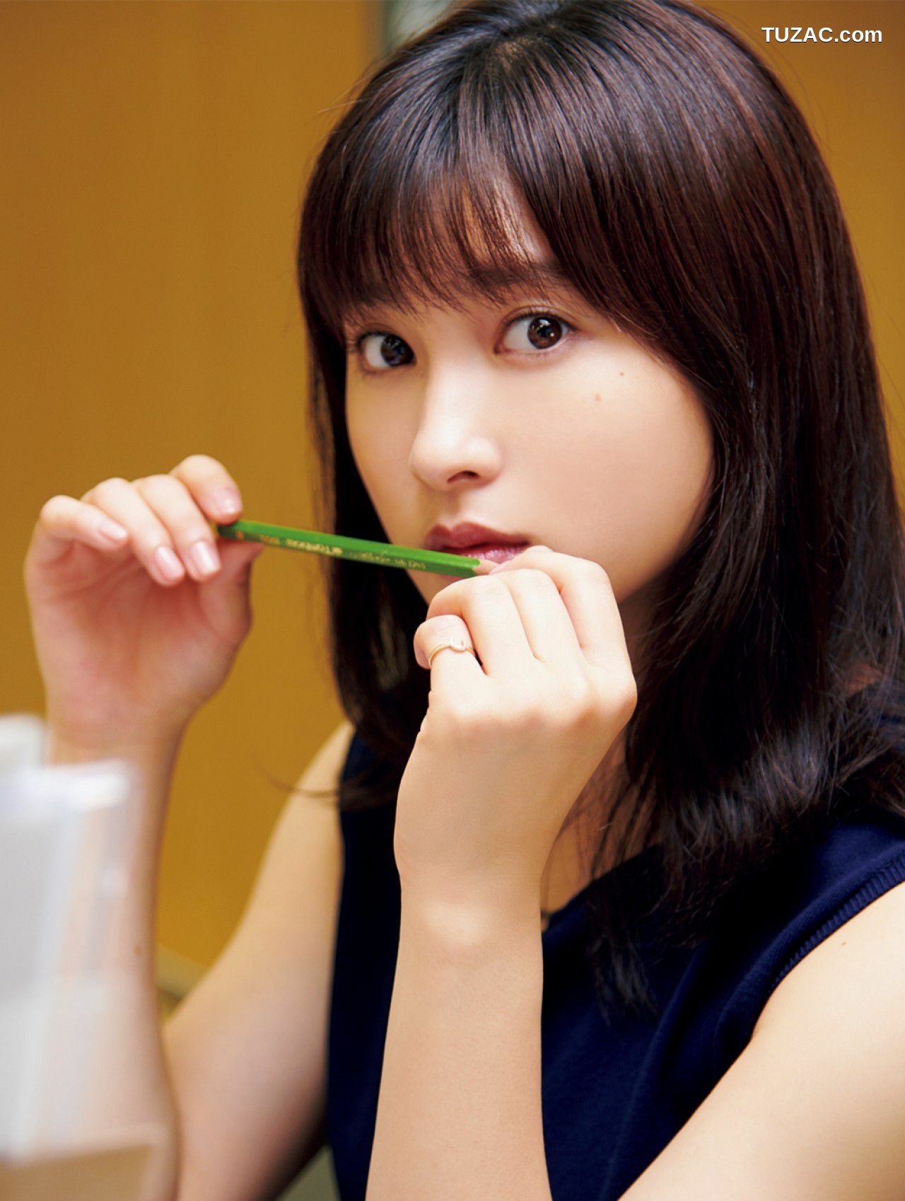 FRIDAY杂志写真_ 土屋太鳳 《オフィスでセクシー》写真[20P]