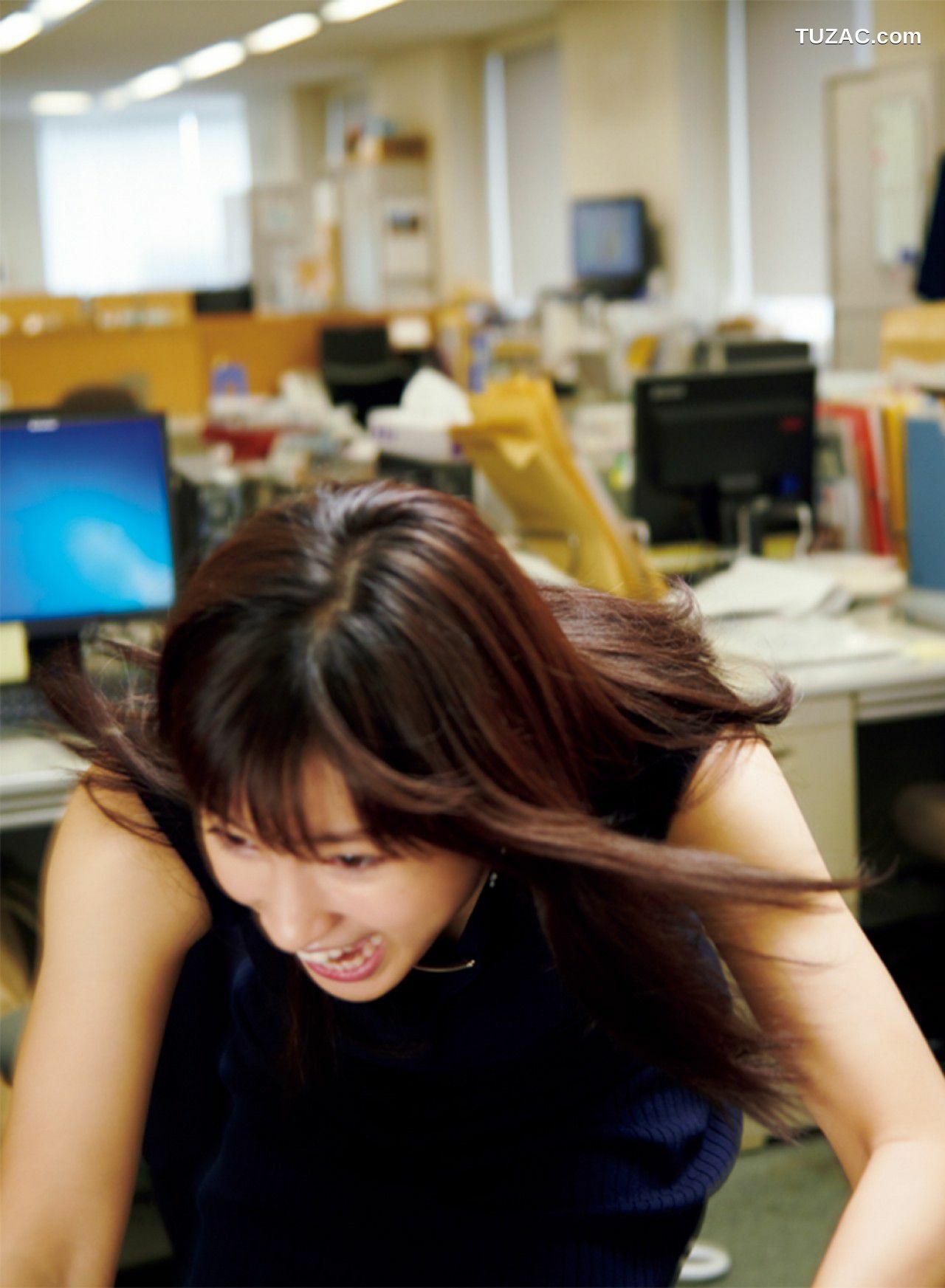 FRIDAY杂志写真_ 土屋太鳳 《オフィスでセクシー》写真[20P]