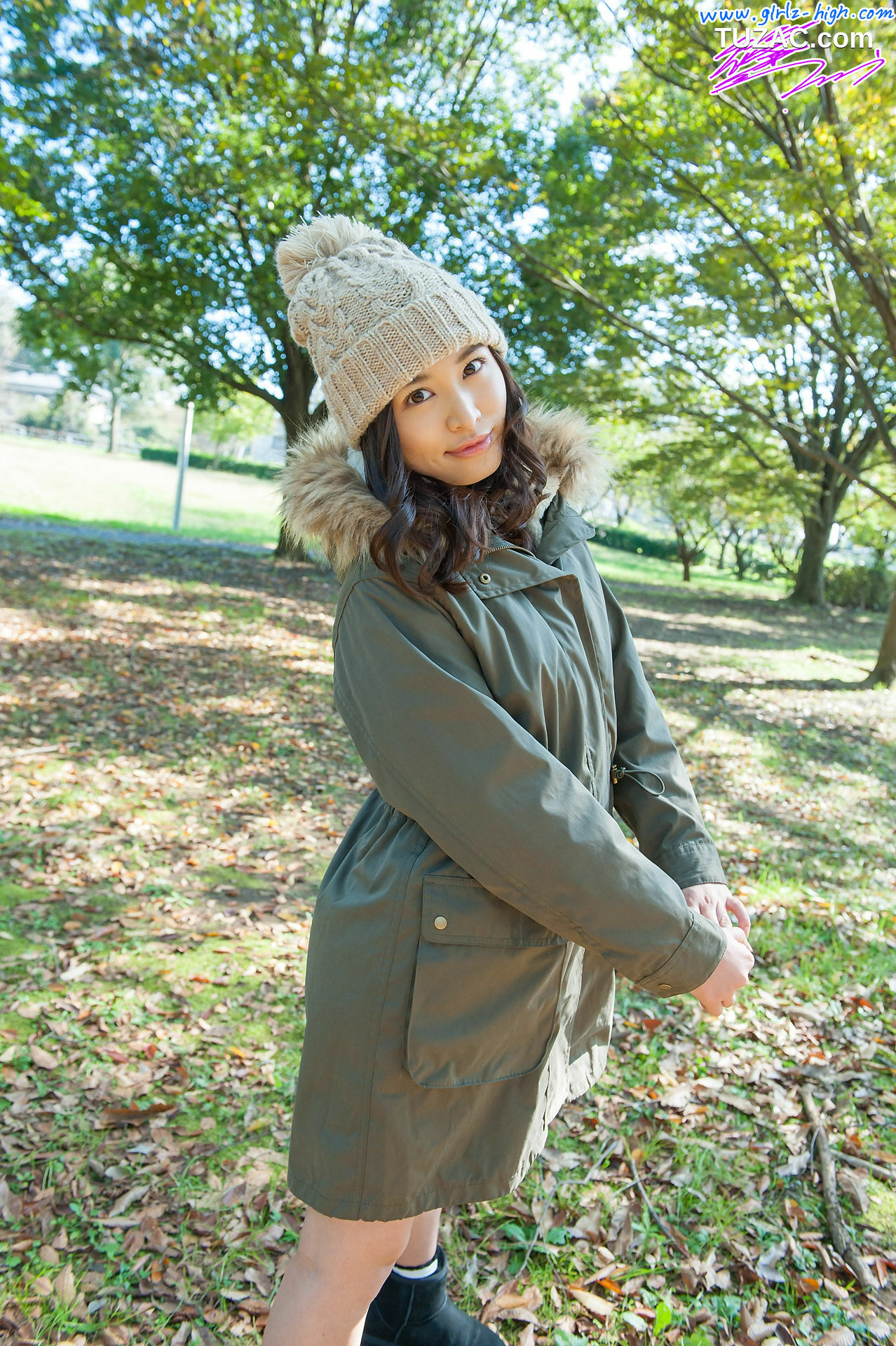 Girlz-High_篠田りょう《全部見たい?》野外変形水着 写真集[48P]