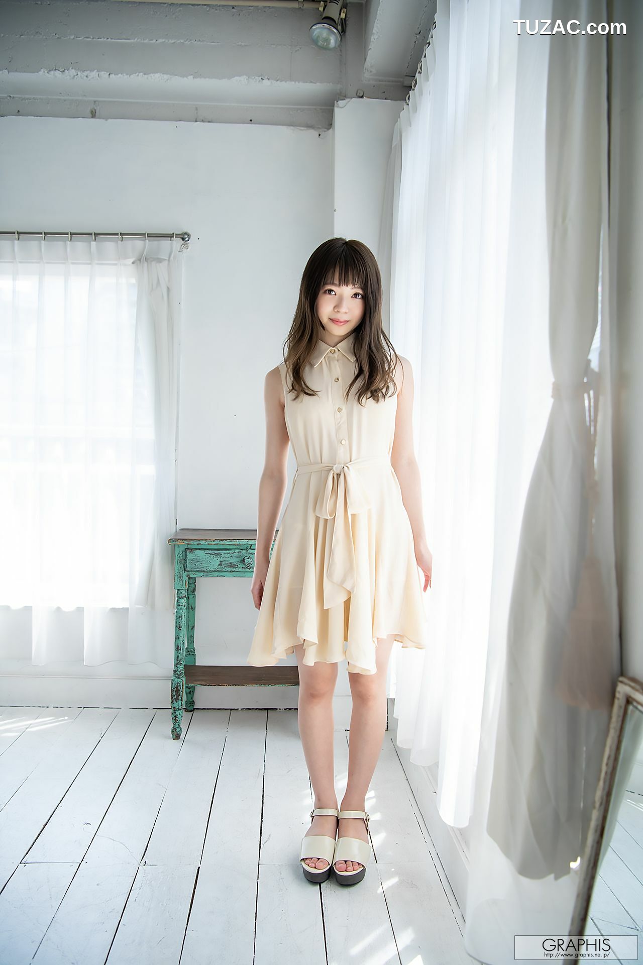 Graphis_ First Gravure 初脱ぎ娘 No.169 槙いずな(槙泉奈) 写真集[62P]
