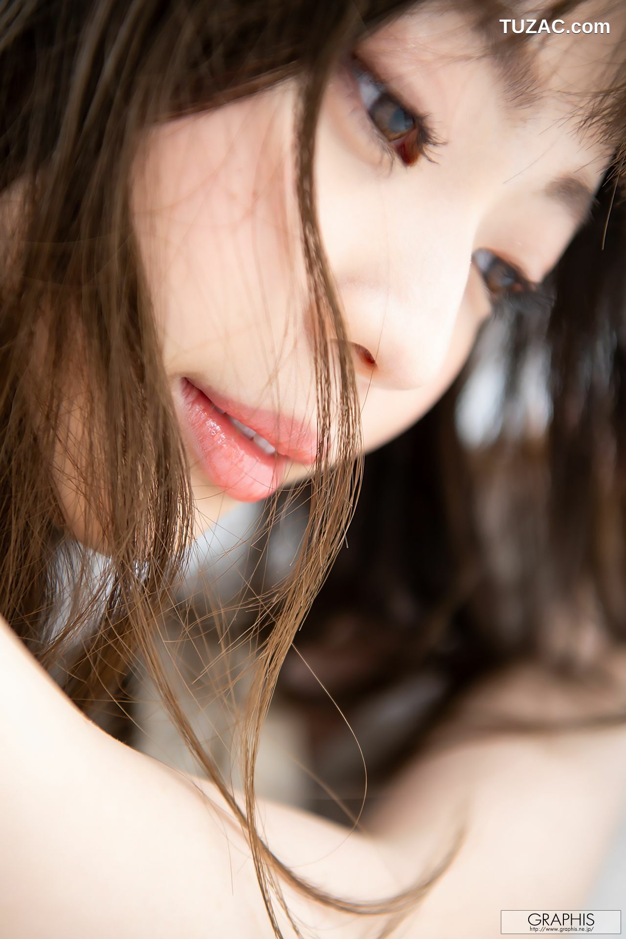 Graphis_ First Gravure 初脱ぎ娘 No.169 槙いずな(槙泉奈) 写真集[62P]