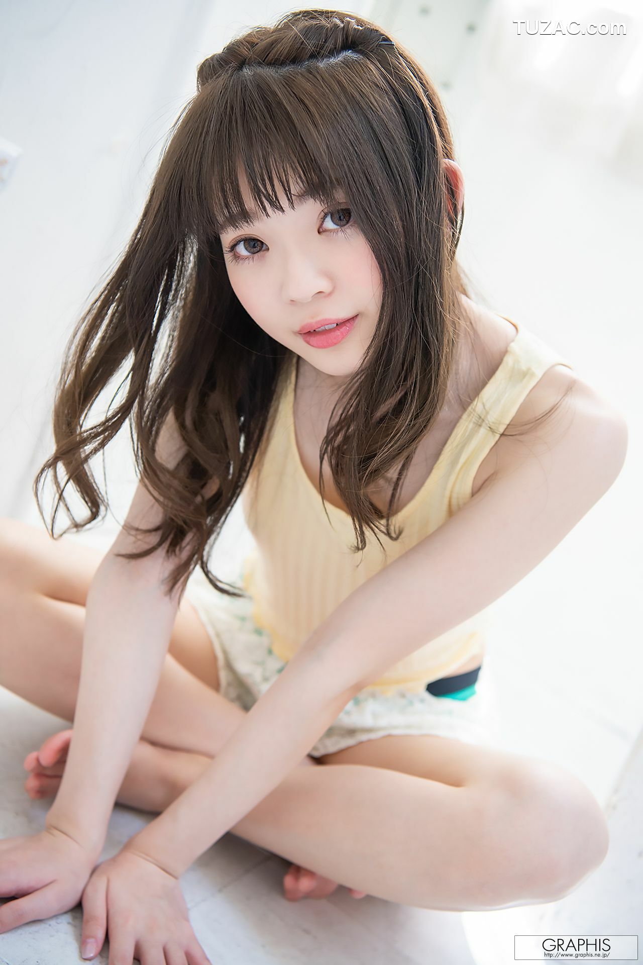 Graphis_ First Gravure 初脱ぎ娘 No.169 槙いずな(槙泉奈) 写真集[62P]
