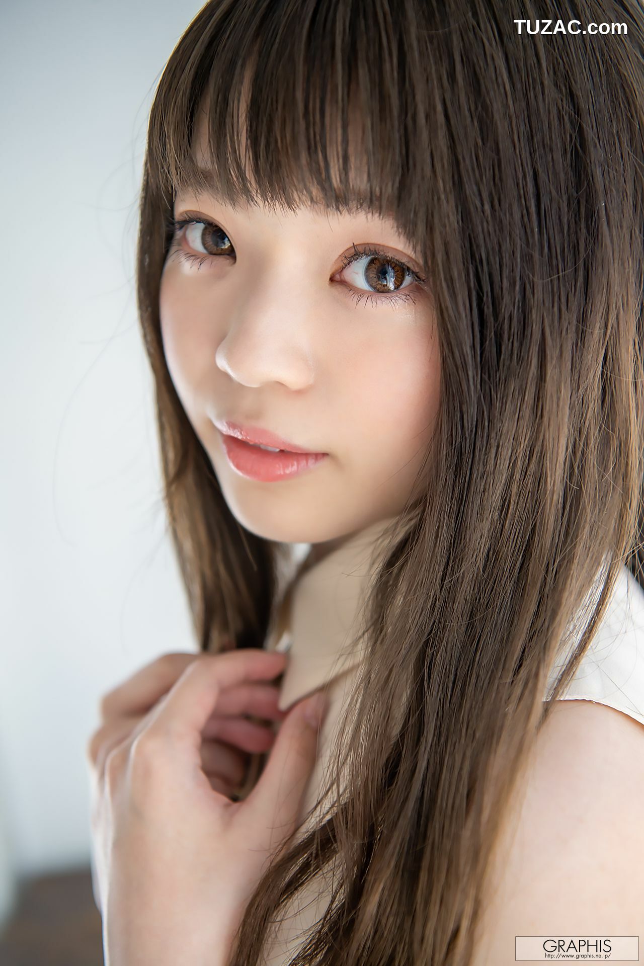 Graphis_ First Gravure 初脱ぎ娘 No.169 槙いずな(槙泉奈) 写真集[62P]