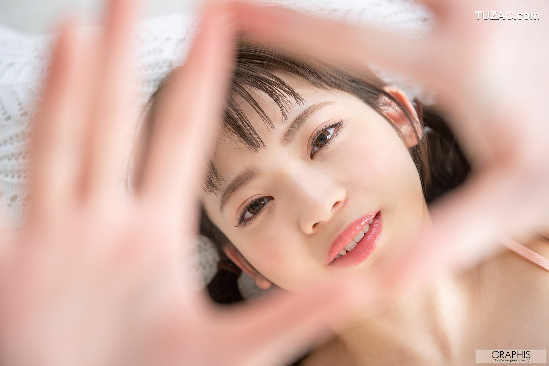 Graphis_ First Gravure 初脱ぎ娘 No.169 槙いずな(槙泉奈) 写真集[62P]