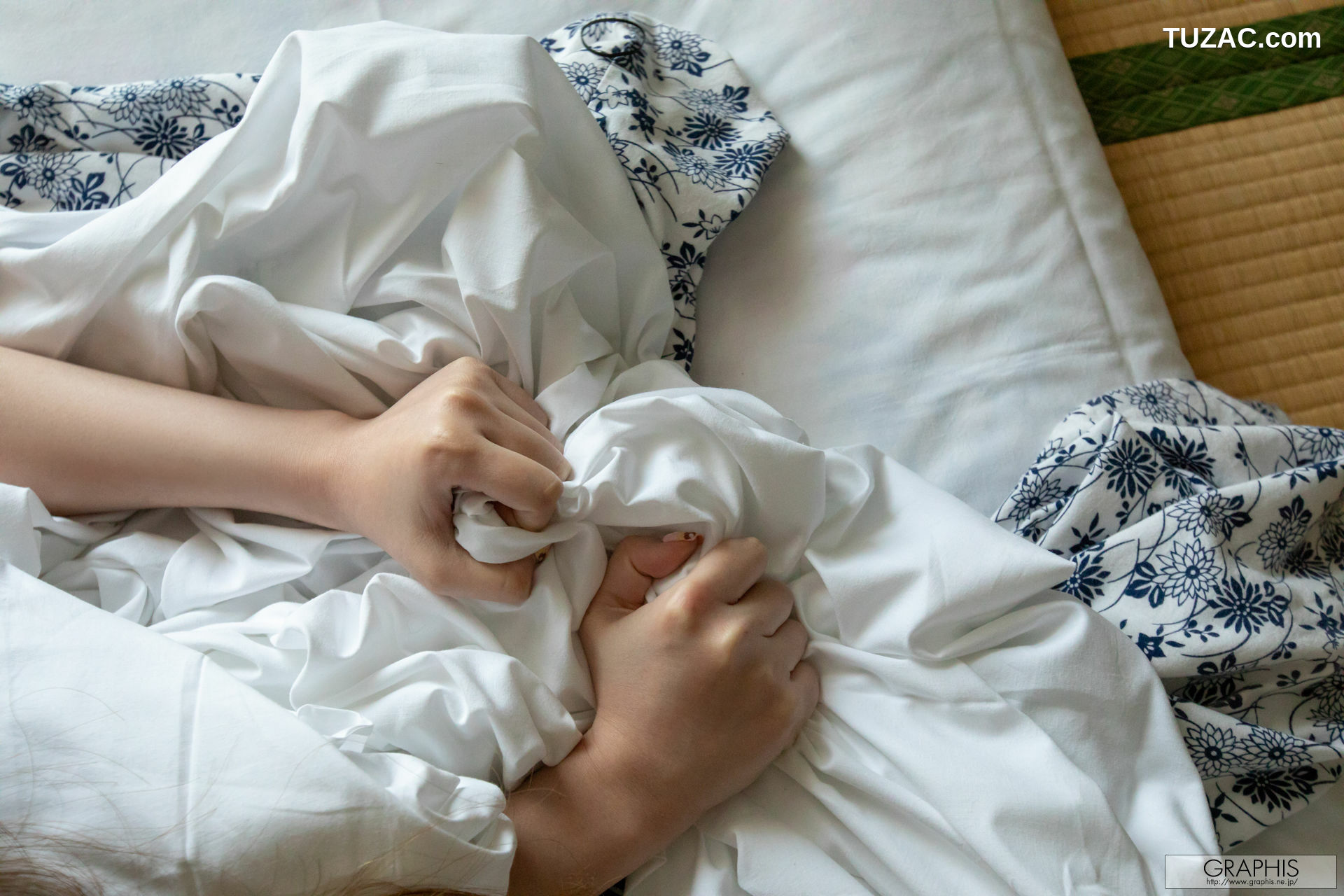 Graphis_ First Gravure 初脱ぎ娘 益坂美亜 Mia Masuzaka 写真集[57P]
