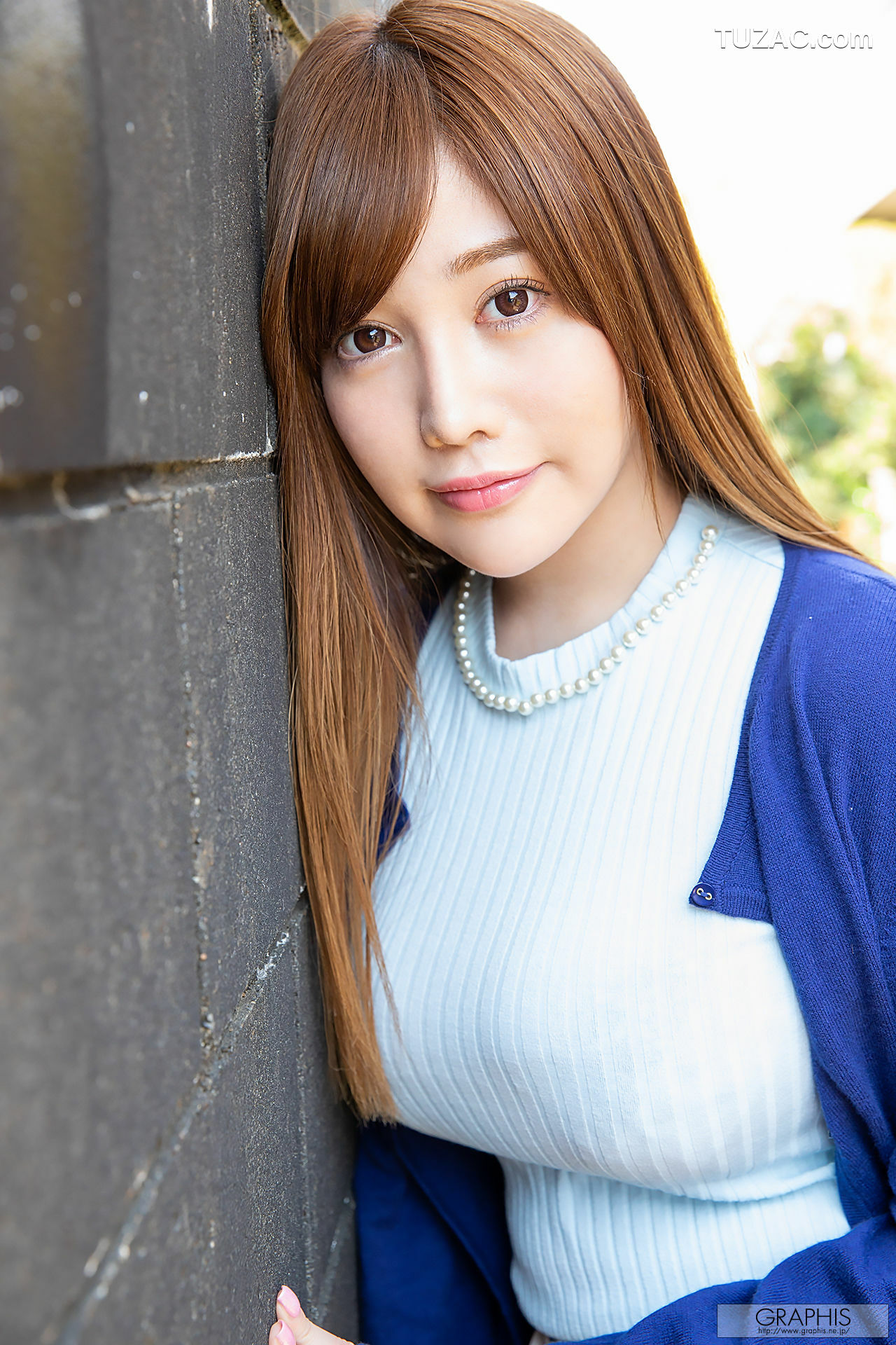 Graphis_ First Gravure 初脱ぎ娘 益坂美亜 Mia Masuzaka 写真集[57P]
