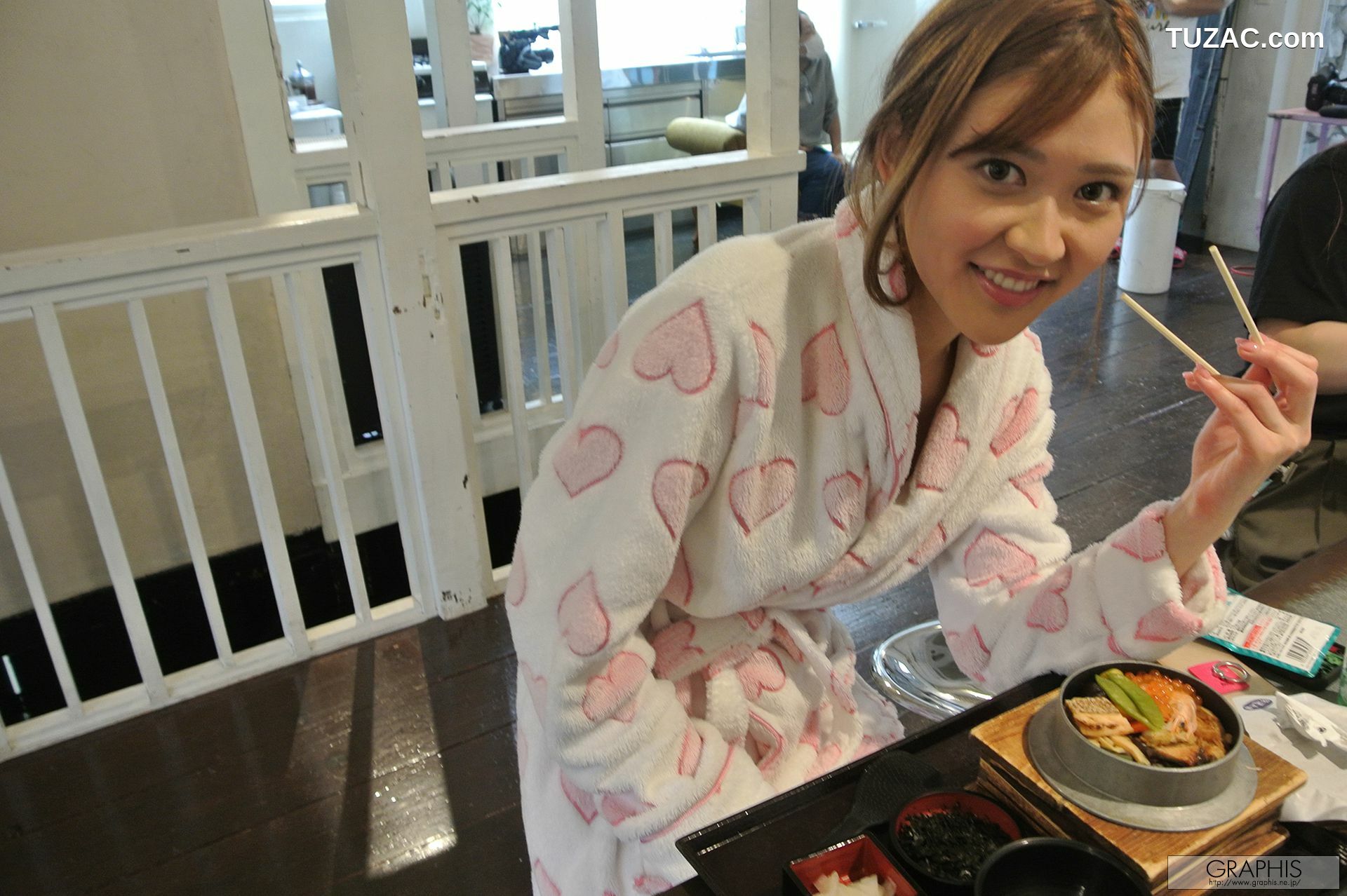 Graphis_ 初脱ぎ娘 No.170 蜜美杏 An Mitsumi First Gravure [70P]