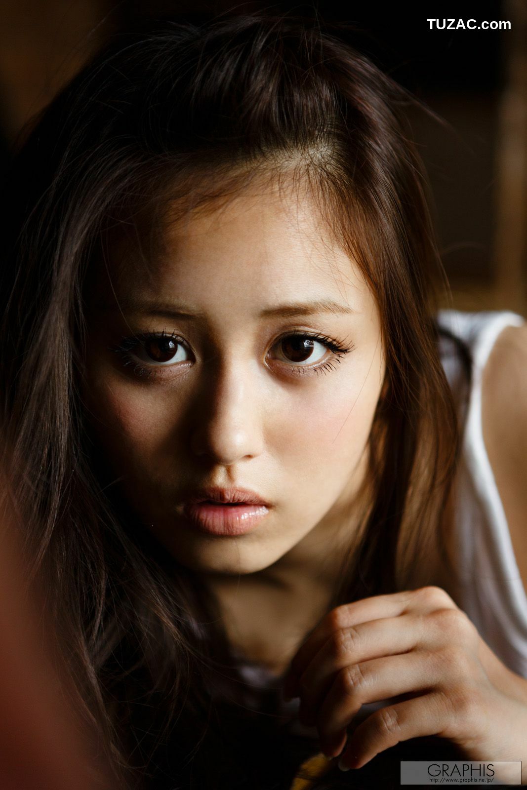 Graphis_Beni Ito 伊东红 First Gravure 初脱ぎ娘 写真集[44P]