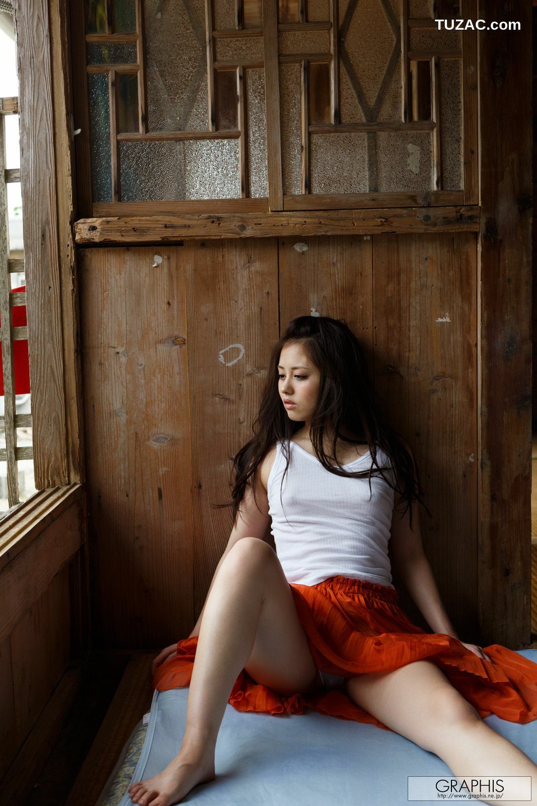 Graphis_Beni Ito 伊东红 First Gravure 初脱ぎ娘 写真集[44P]