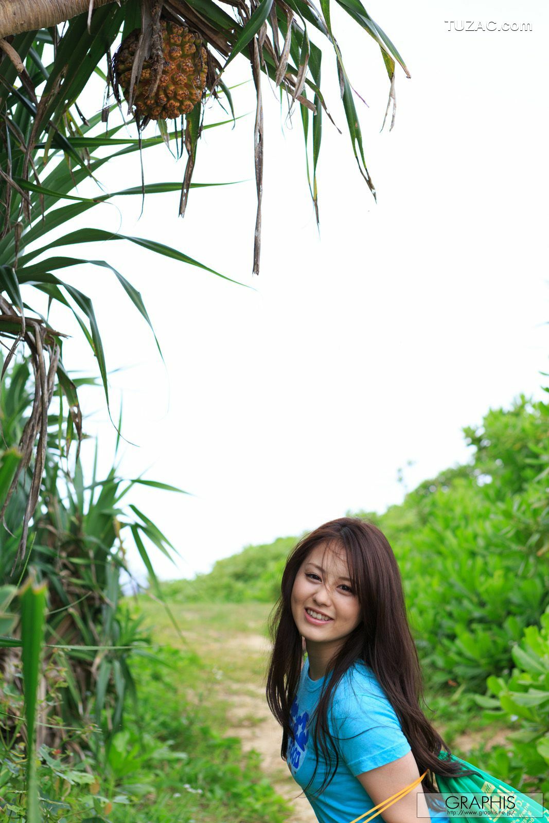 Graphis_Beni Ito 伊东红 First Gravure 初脱ぎ娘 写真集[44P]