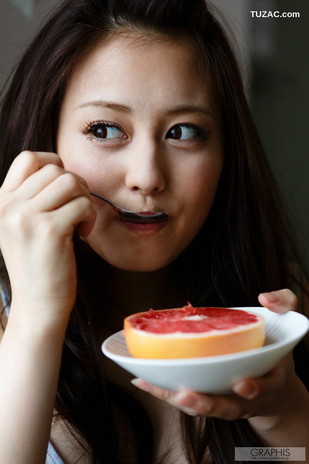 Graphis_Beni Ito 伊东红 First Gravure 初脱ぎ娘 写真集[44P]