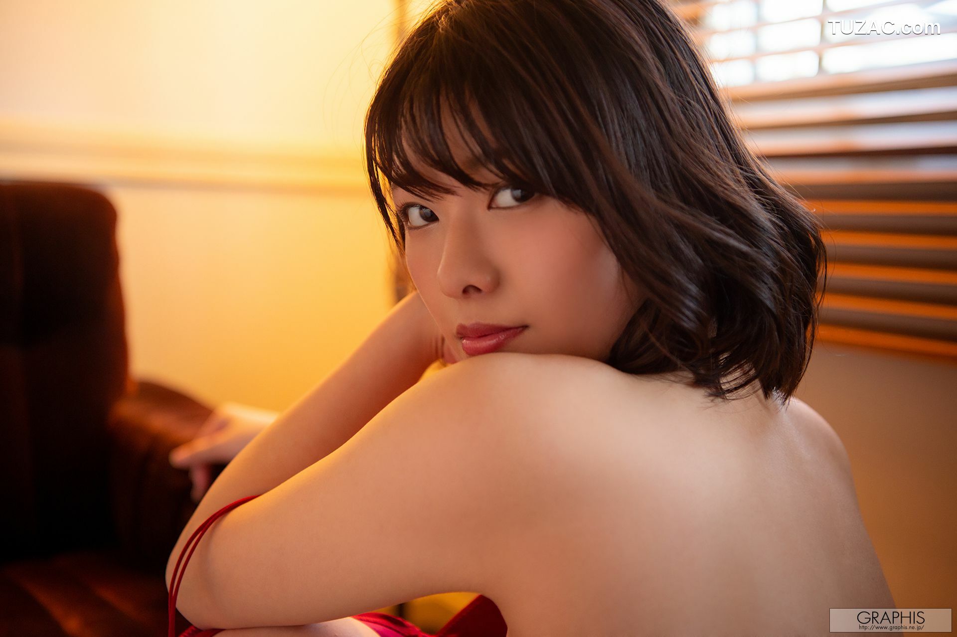 Graphis_Hinata Koizumi 小泉ひなた(小泉日向) First Gravure 写真集[72P]