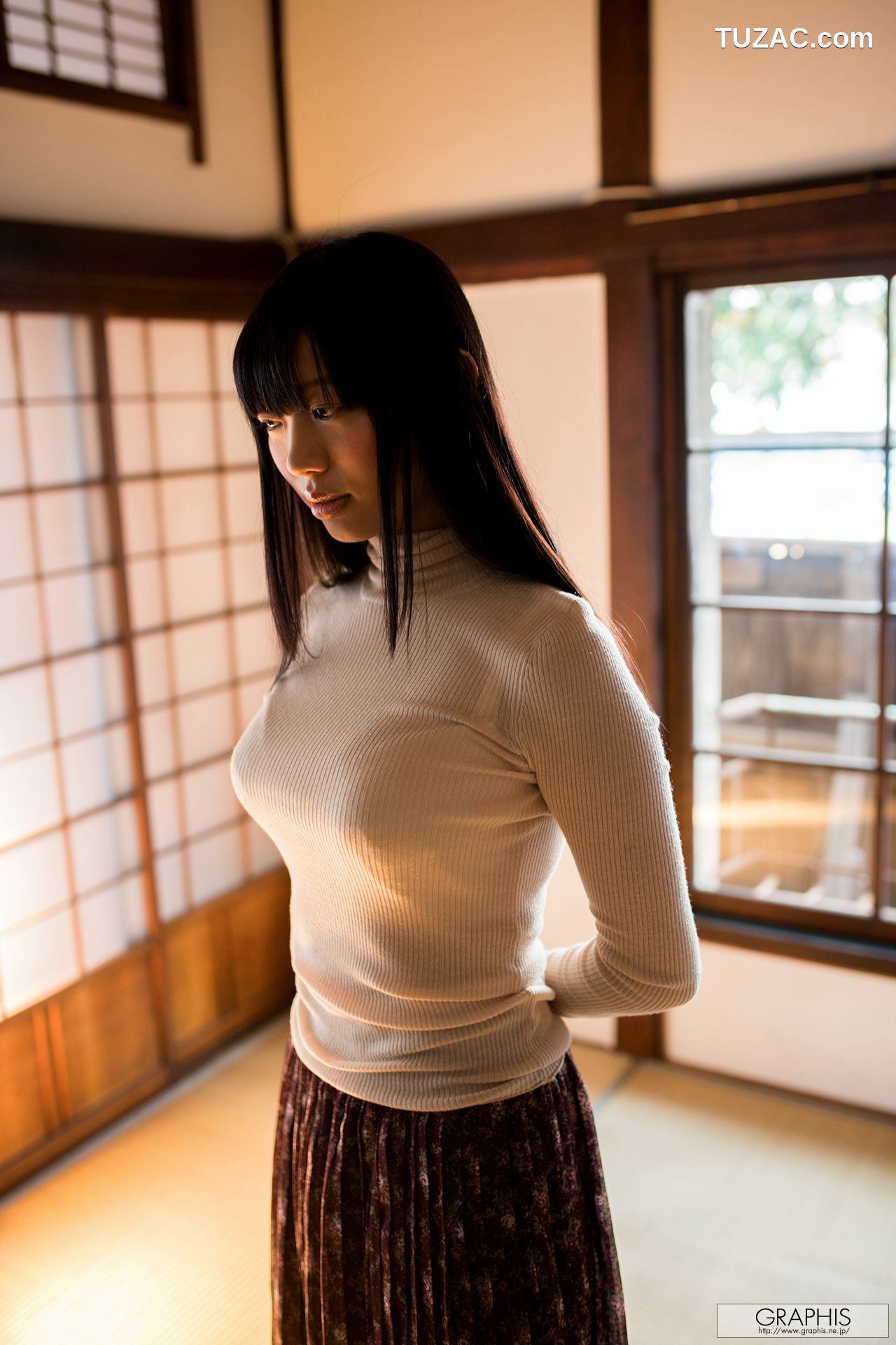 Graphis_Kiritani Matsuri 桐谷まつり/桐谷まつり First Gravure 初脫ぎ娘 写真集[41P]