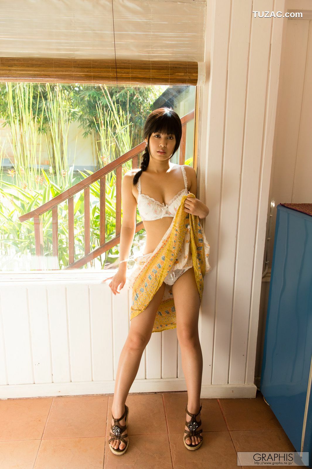 Graphis_Mayu Sato 紗藤まゆ/纱藤真由 First Gravure 初脱ぎ娘 写真集[35P]